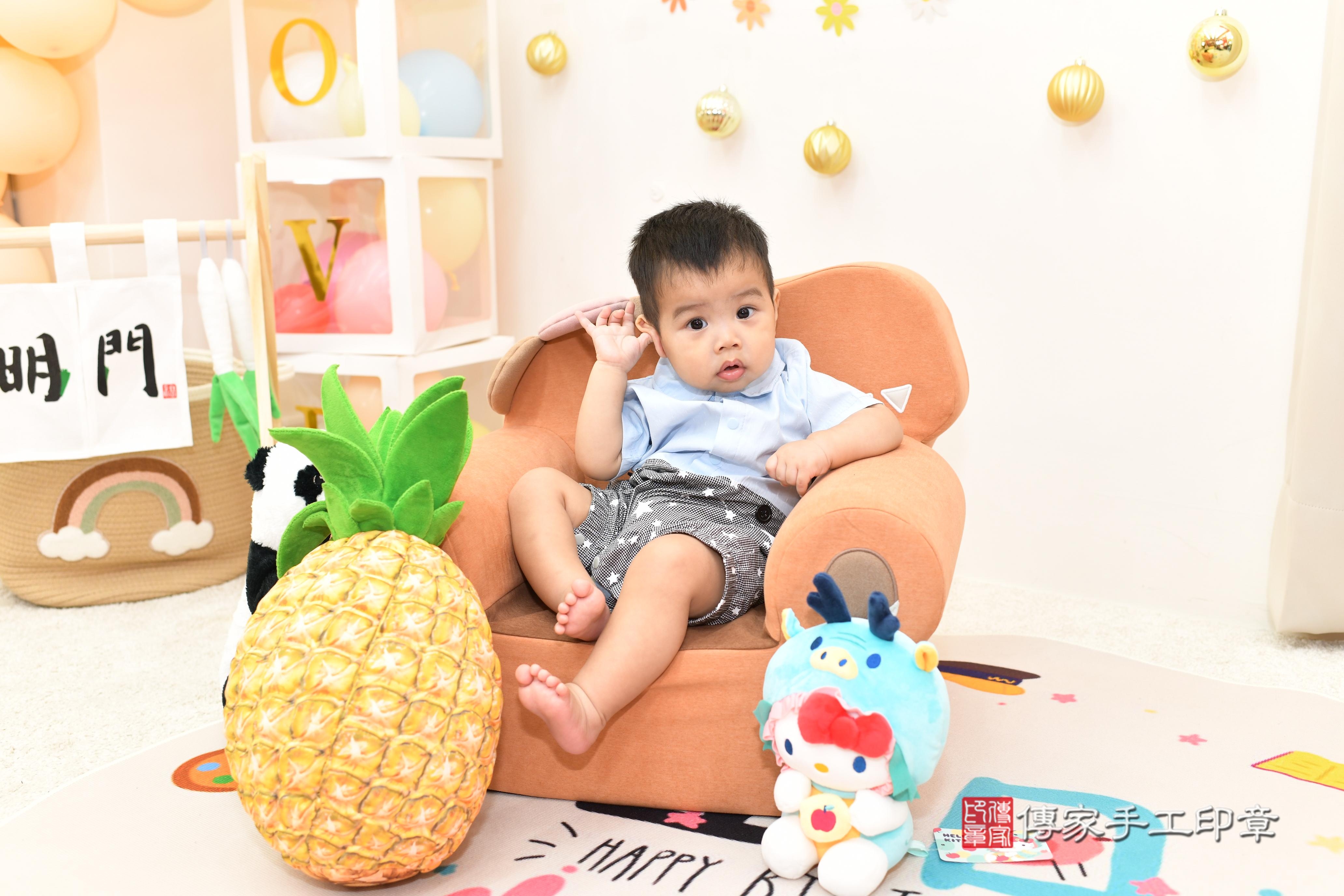 傳家手工印章高雄店、抓周、度脺、美式風會場、傳家嬰兒古禮、吉祥話、抓周道具物品24種、拍照。抓周證書。寶寶抓周、滿周歲、生日快樂、祝福 傳家手工印章高雄店、抓周、度脺、美式風會場、傳家嬰兒古禮、吉祥話、抓周道具物品24種、拍照。抓周證書。寶寶抓周、滿周歲、生日快樂、祝福