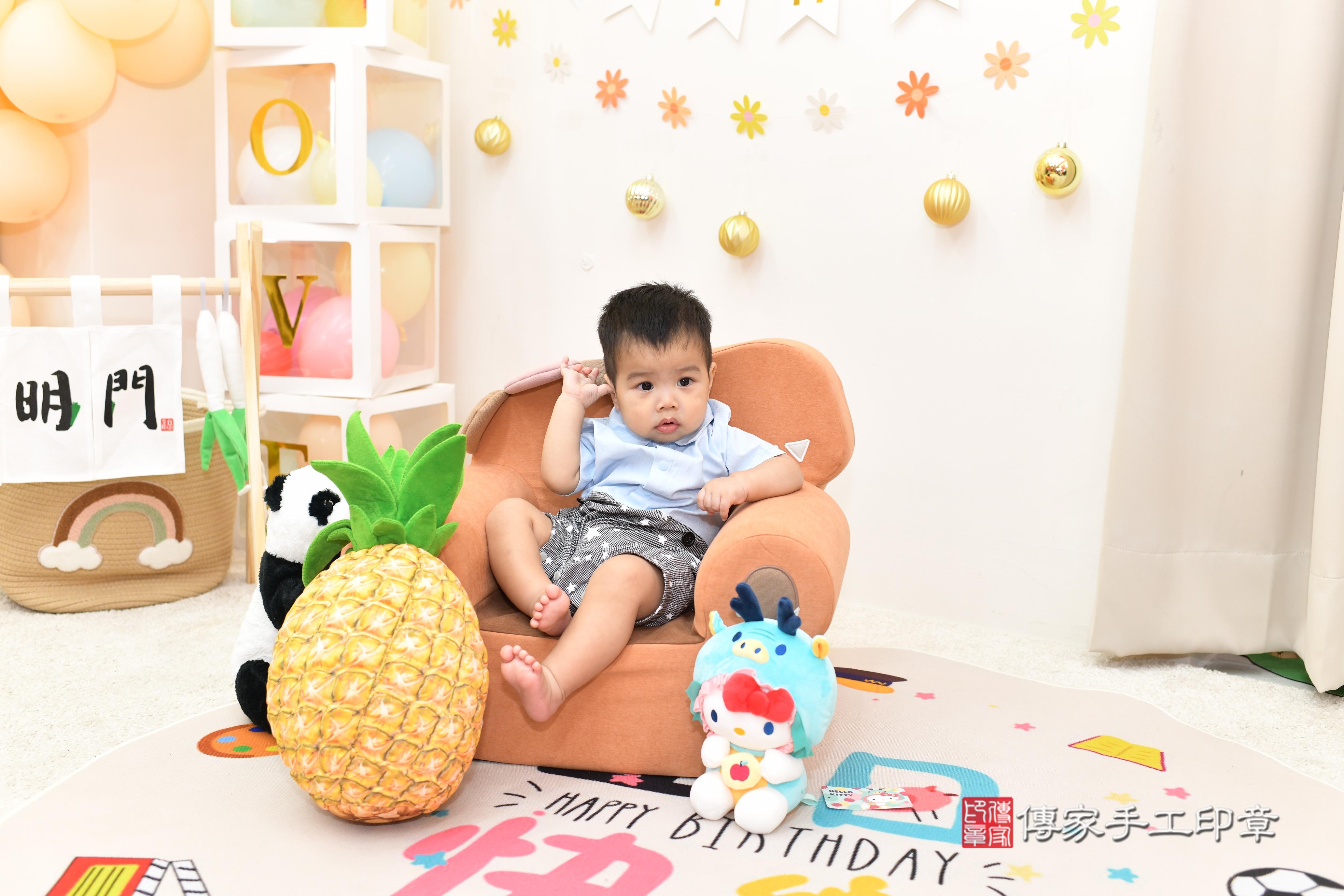 傳家手工印章高雄店、抓周、度脺、美式風會場、傳家嬰兒古禮、吉祥話、抓周道具物品24種、拍照。抓周證書。寶寶抓周、滿周歲、生日快樂、祝福 傳家手工印章高雄店、抓周、度脺、美式風會場、傳家嬰兒古禮、吉祥話、抓周道具物品24種、拍照。抓周證書。寶寶抓周、滿周歲、生日快樂、祝福