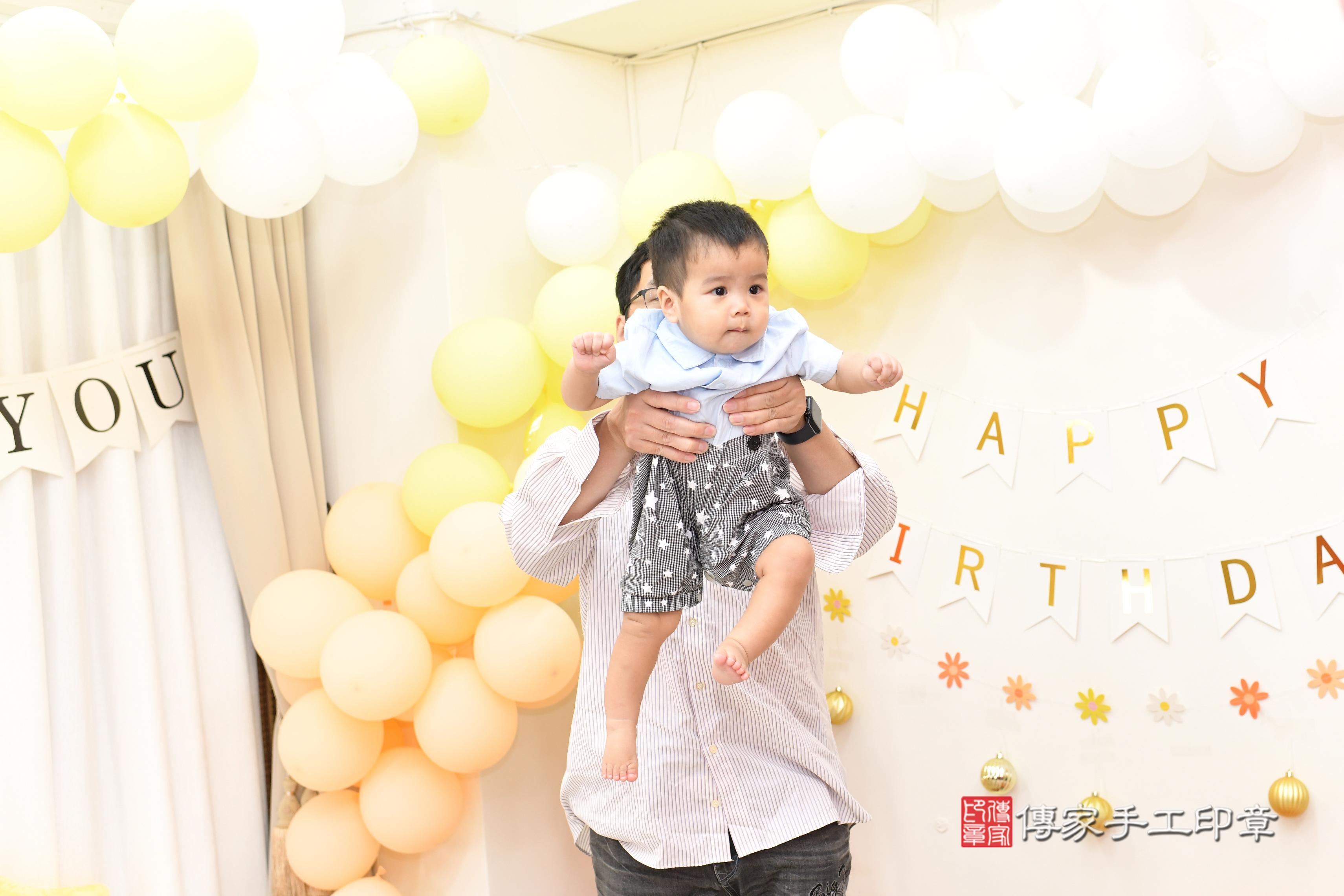 傳家手工印章高雄店、抓周、度脺、美式風會場、傳家嬰兒古禮、吉祥話、抓周道具物品24種、拍照。抓周證書。寶寶抓周、滿周歲、生日快樂、祝福 傳家手工印章高雄店、抓周、度脺、美式風會場、傳家嬰兒古禮、吉祥話、抓周道具物品24種、拍照。抓周證書。寶寶抓周、滿周歲、生日快樂、祝福