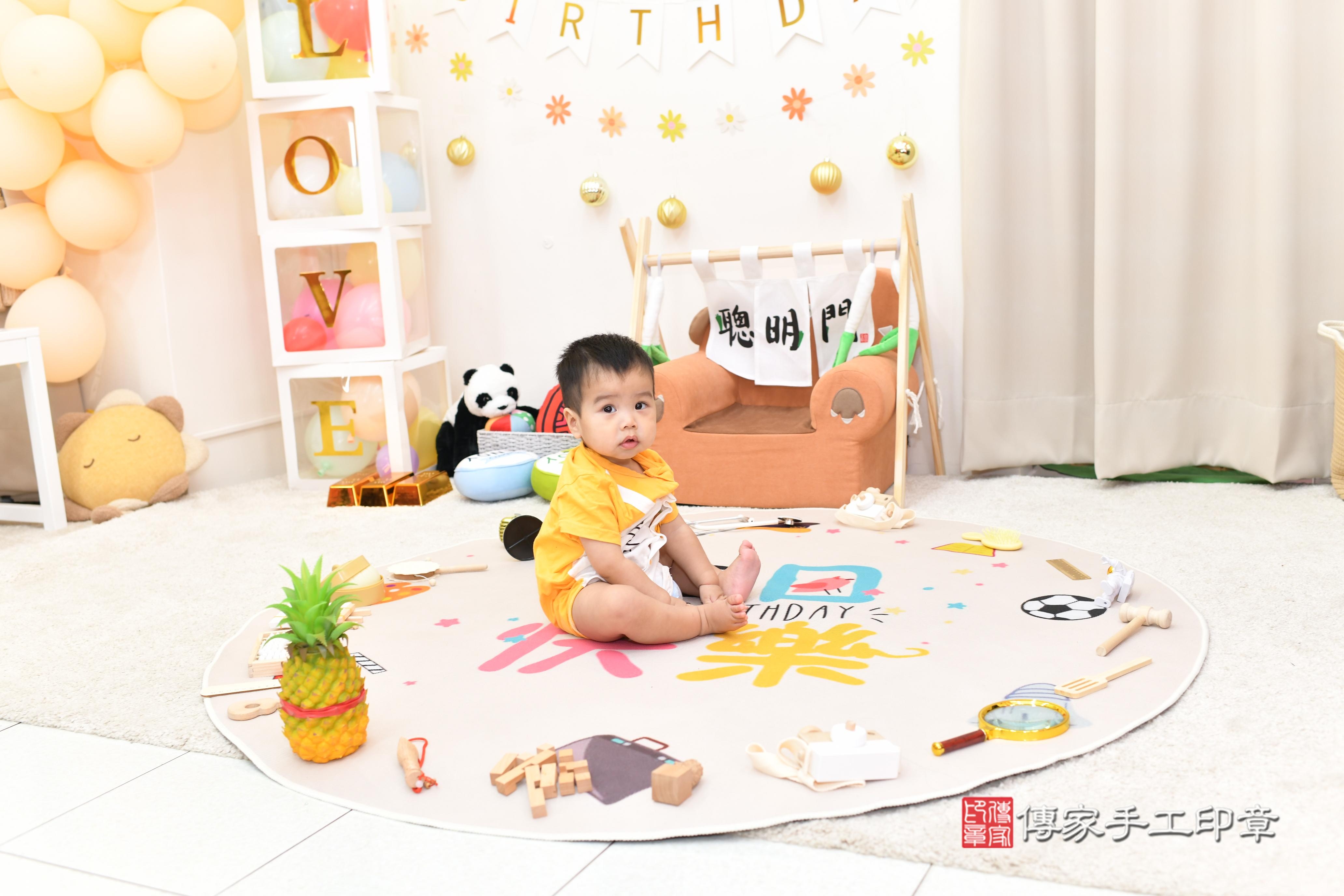 傳家手工印章高雄店、抓周、度脺、美式風會場、傳家嬰兒古禮、吉祥話、抓周道具物品24種、拍照。抓周證書。寶寶抓周、滿周歲、生日快樂、祝福 傳家手工印章高雄店、抓周、度脺、美式風會場、傳家嬰兒古禮、吉祥話、抓周道具物品24種、拍照。抓周證書。寶寶抓周、滿周歲、生日快樂、祝福