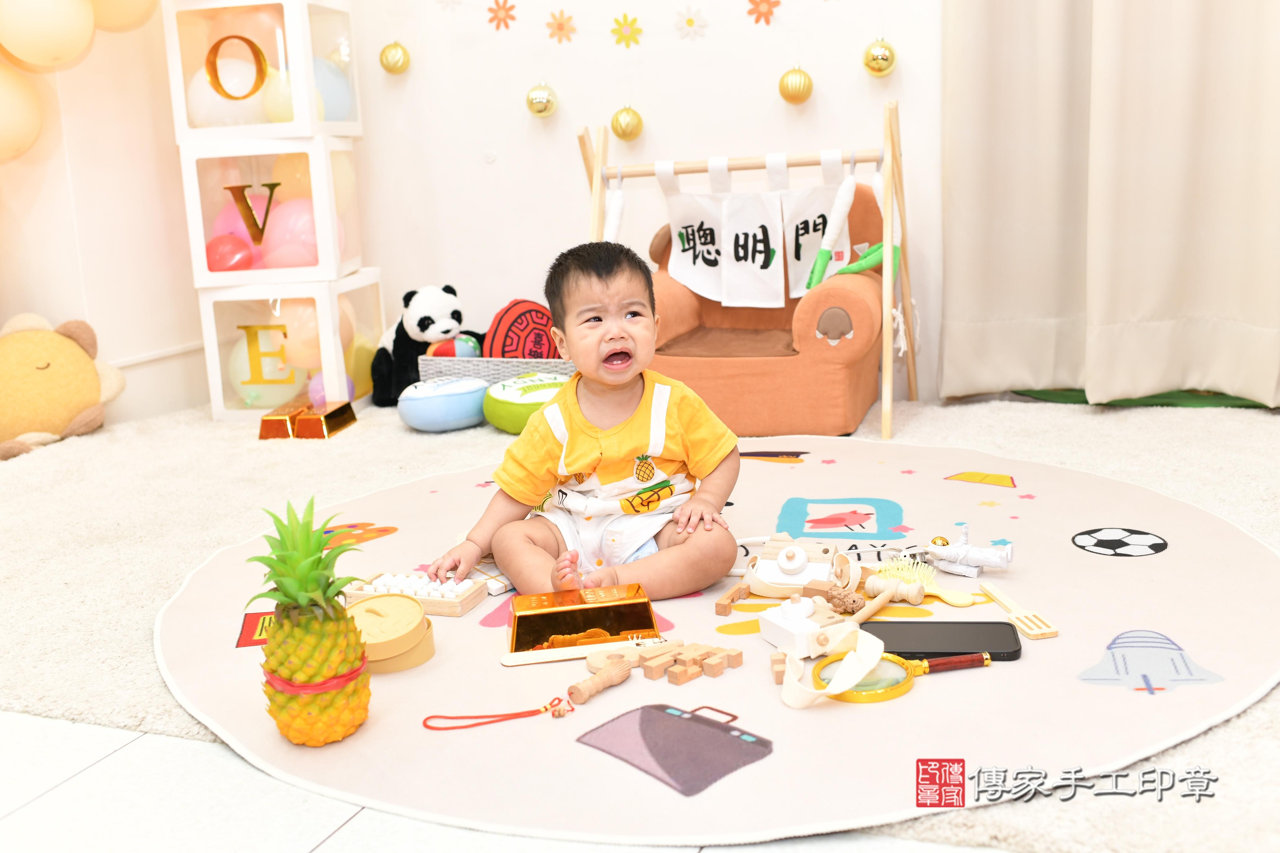 傳家手工印章高雄店、抓周、度脺、美式風會場、傳家嬰兒古禮、吉祥話、抓周道具物品24種、拍照。抓周證書。寶寶抓周、滿周歲、生日快樂、祝福 傳家手工印章高雄店、抓周、度脺、美式風會場、傳家嬰兒古禮、吉祥話、抓周道具物品24種、拍照。抓周證書。寶寶抓周、滿周歲、生日快樂、祝福