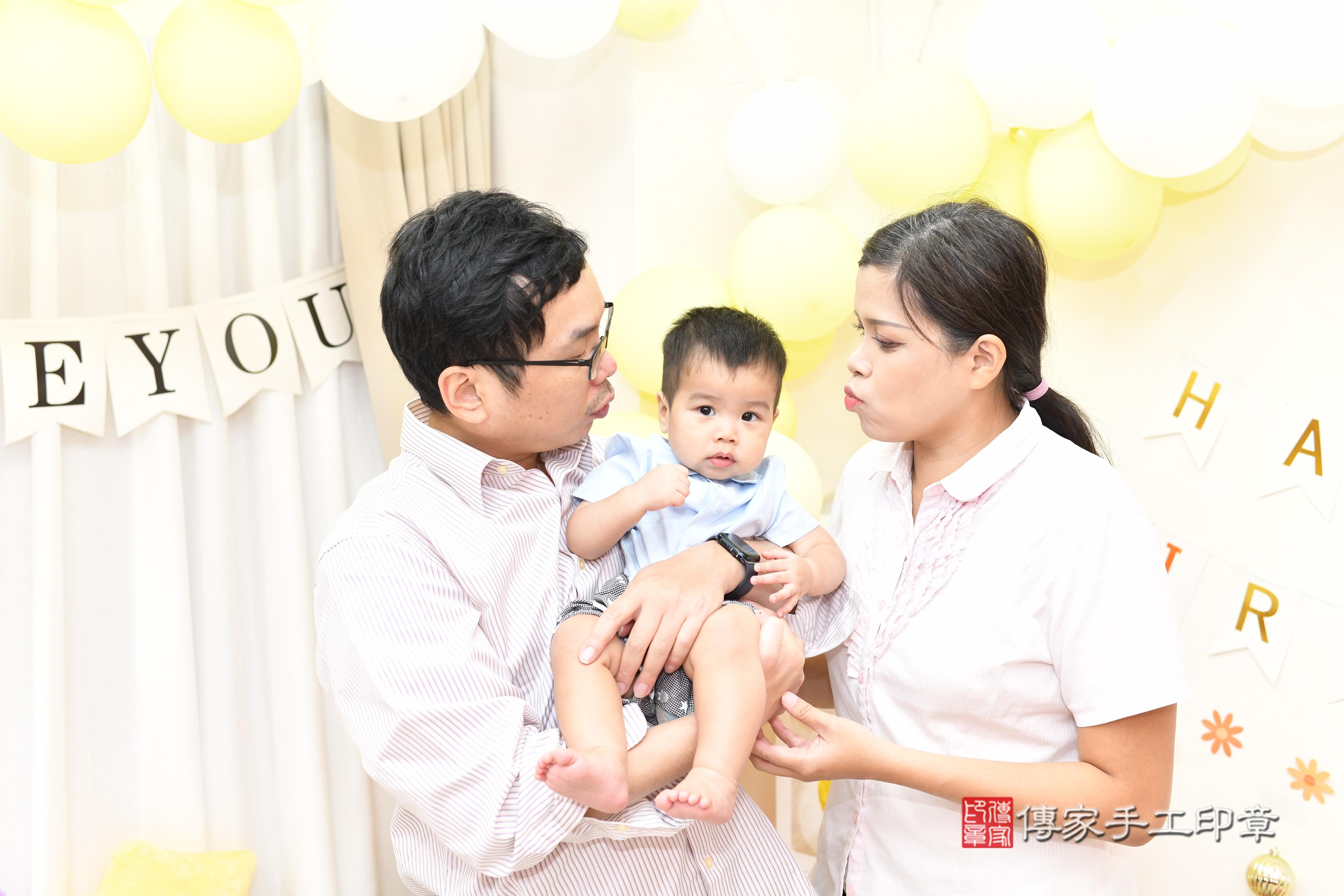 傳家手工印章高雄店、抓周、度脺、美式風會場、傳家嬰兒古禮、吉祥話、抓周道具物品24種、拍照。抓周證書。寶寶抓周、滿周歲、生日快樂、祝福 傳家手工印章高雄店、抓周、度脺、美式風會場、傳家嬰兒古禮、吉祥話、抓周道具物品24種、拍照。抓周證書。寶寶抓周、滿周歲、生日快樂、祝福