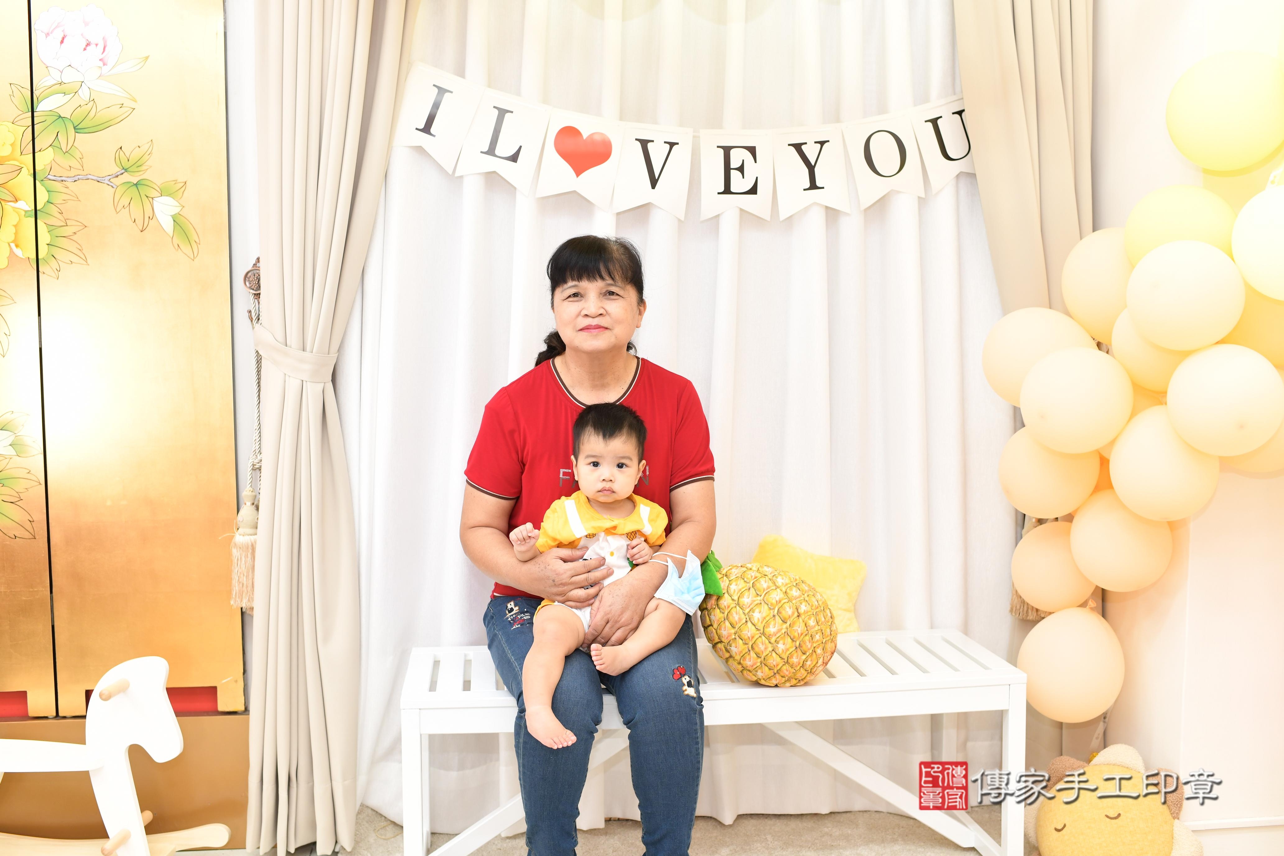 傳家手工印章高雄店、抓周、度脺、美式風會場、傳家嬰兒古禮、吉祥話、抓周道具物品24種、拍照。抓周證書。寶寶抓周、滿周歲、生日快樂、祝福 傳家手工印章高雄店、抓周、度脺、美式風會場、傳家嬰兒古禮、吉祥話、抓周道具物品24種、拍照。抓周證書。寶寶抓周、滿周歲、生日快樂、祝福