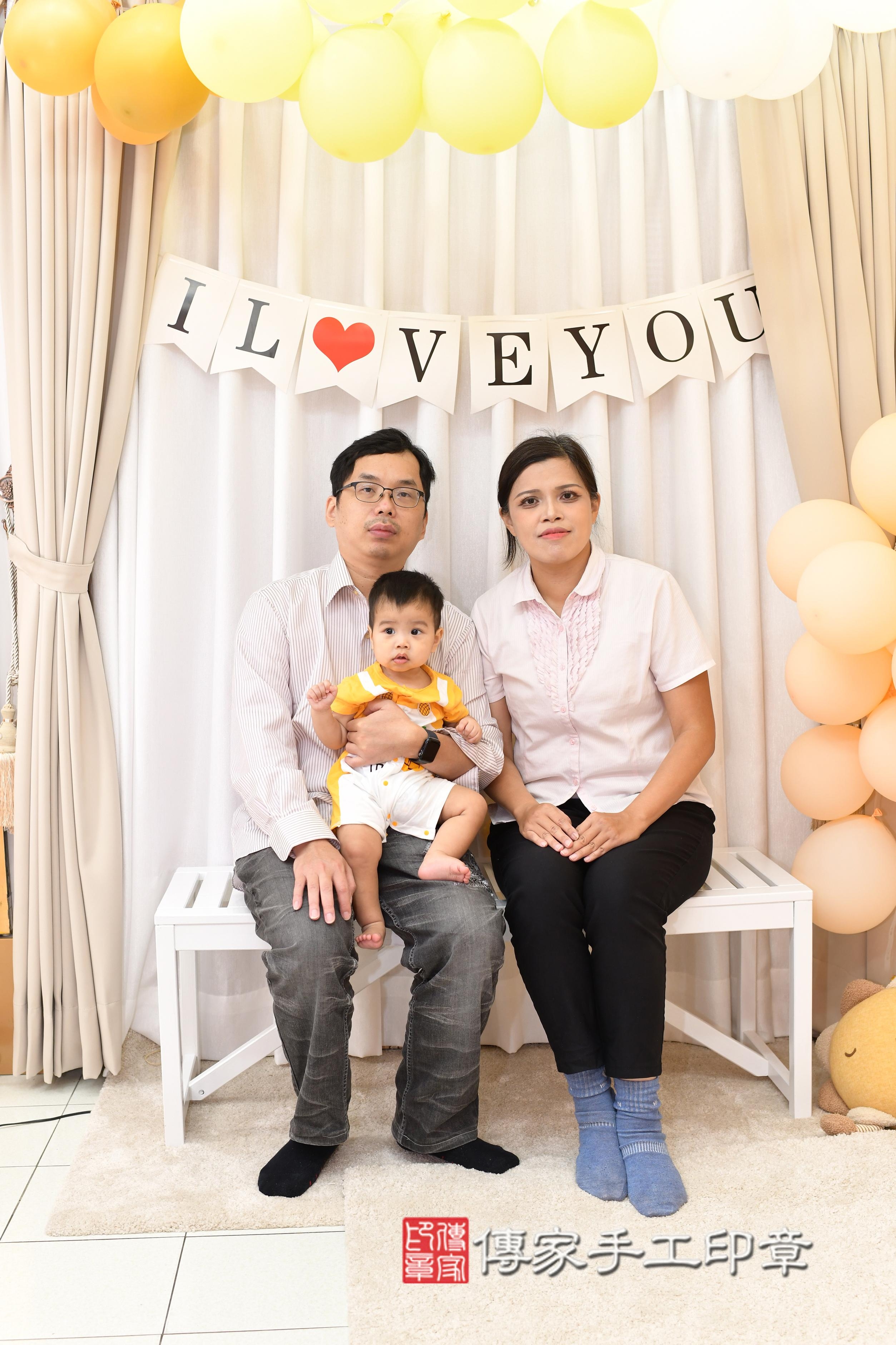 傳家手工印章高雄店、抓周、度脺、美式風會場、傳家嬰兒古禮、吉祥話、抓周道具物品24種、拍照。抓周證書。寶寶抓周、滿周歲、生日快樂、祝福 傳家手工印章高雄店、抓周、度脺、美式風會場、傳家嬰兒古禮、吉祥話、抓周道具物品24種、拍照。抓周證書。寶寶抓周、滿周歲、生日快樂、祝福