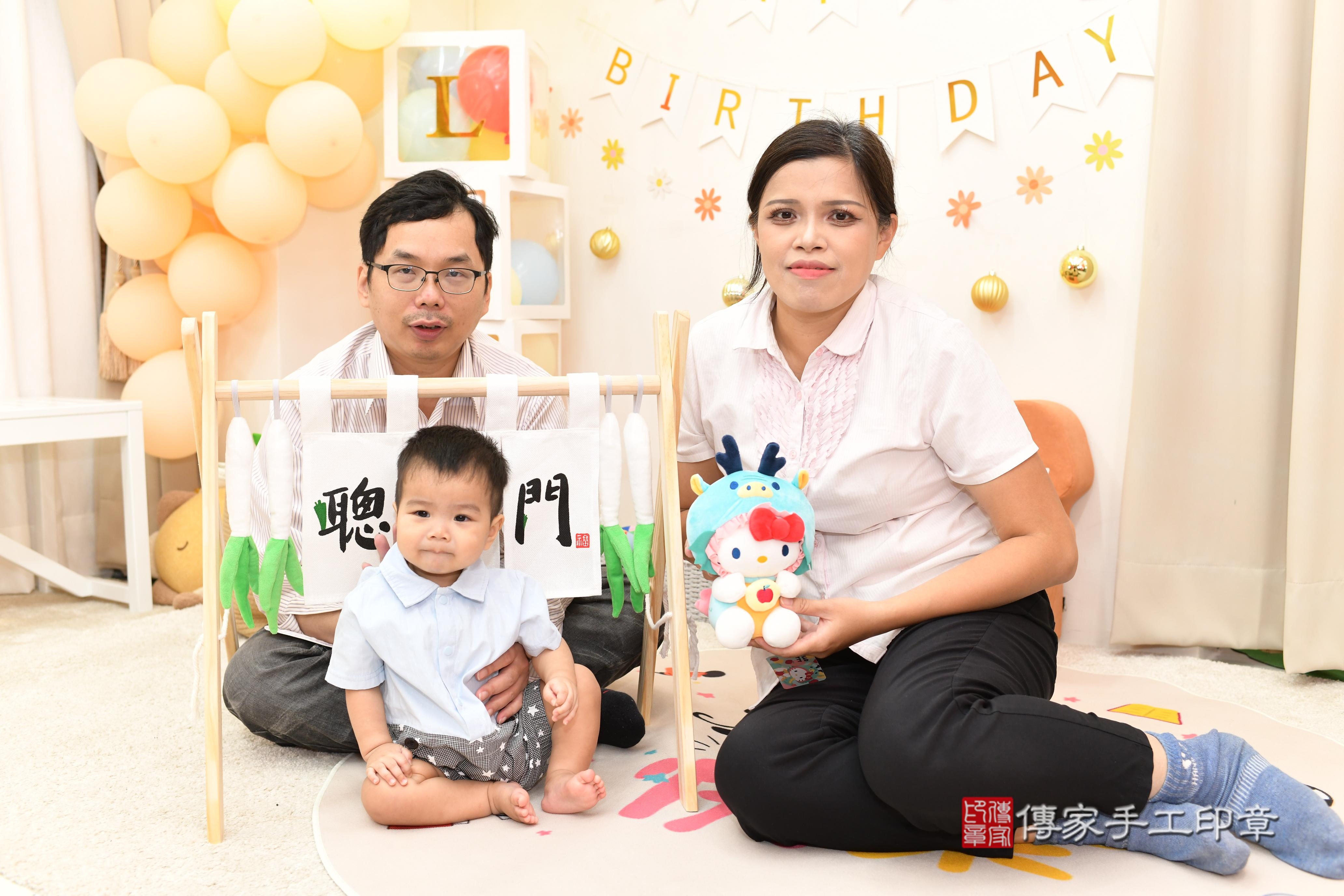 傳家手工印章高雄店、抓周、度脺、美式風會場、傳家嬰兒古禮、吉祥話、抓周道具物品24種、拍照。抓周證書。寶寶抓周、滿周歲、生日快樂、祝福 傳家手工印章高雄店、抓周、度脺、美式風會場、傳家嬰兒古禮、吉祥話、抓周道具物品24種、拍照。抓周證書。寶寶抓周、滿周歲、生日快樂、祝福