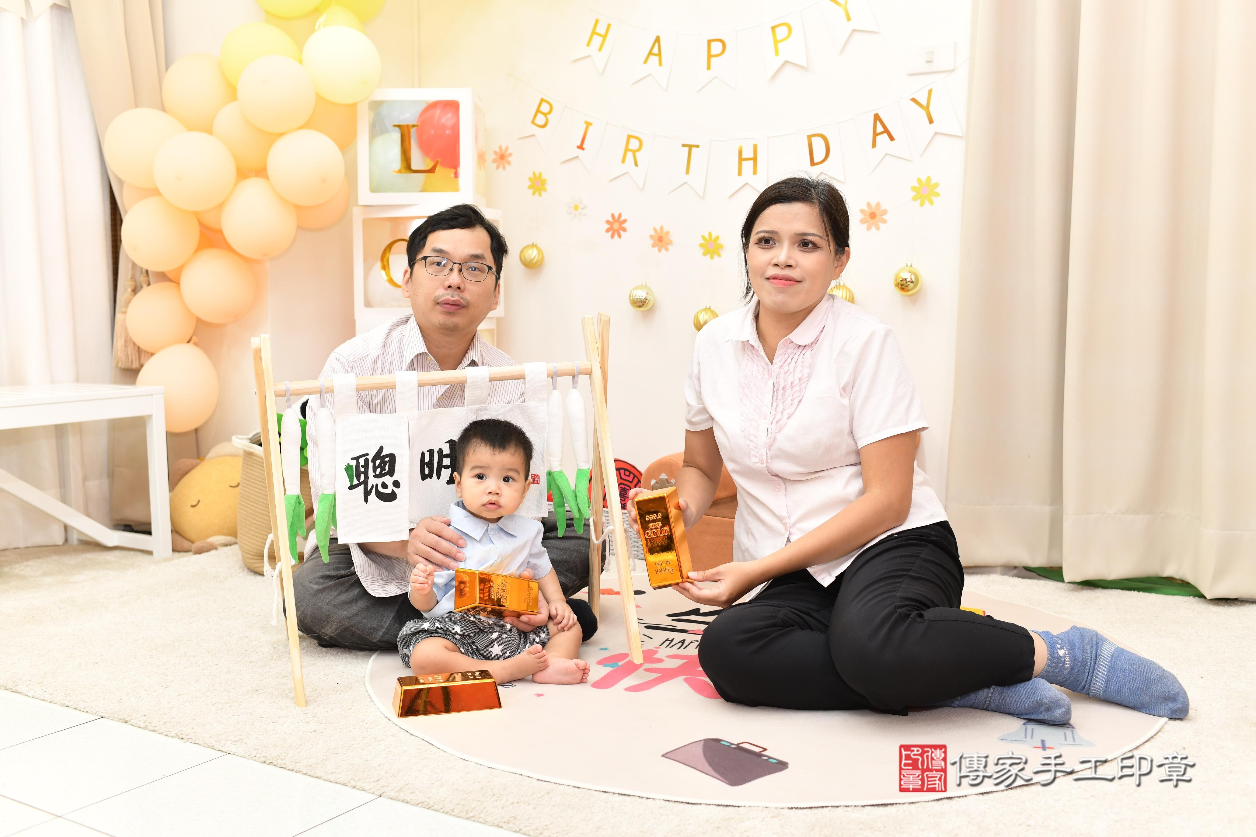 傳家手工印章高雄店、抓周、度脺、美式風會場、傳家嬰兒古禮、吉祥話、抓周道具物品24種、拍照。抓周證書。寶寶抓周、滿周歲、生日快樂、祝福 傳家手工印章高雄店、抓周、度脺、美式風會場、傳家嬰兒古禮、吉祥話、抓周道具物品24種、拍照。抓周證書。寶寶抓周、滿周歲、生日快樂、祝福