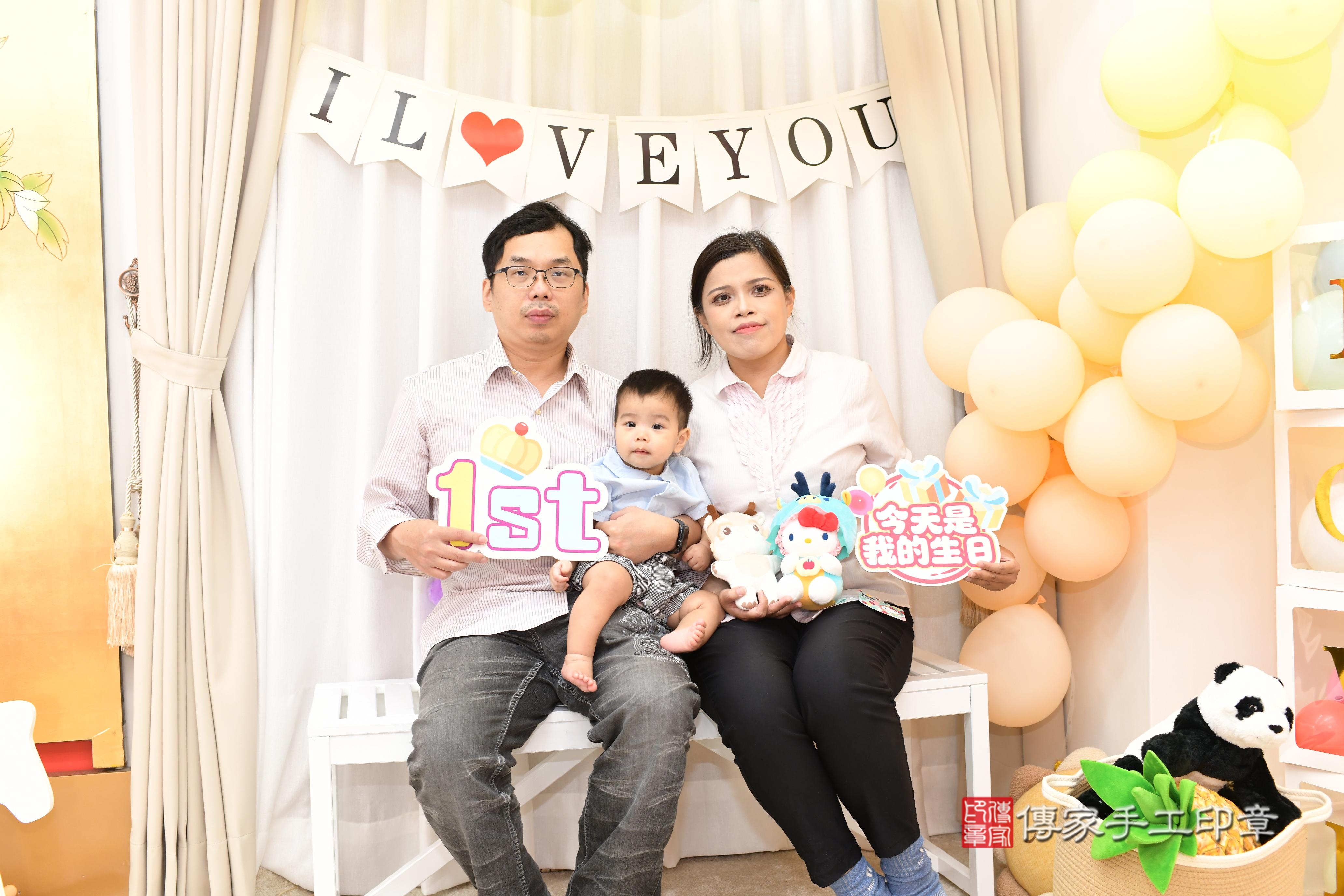 傳家手工印章高雄店、抓周、度脺、美式風會場、傳家嬰兒古禮、吉祥話、抓周道具物品24種、拍照。抓周證書。寶寶抓周、滿周歲、生日快樂、祝福 傳家手工印章高雄店、抓周、度脺、美式風會場、傳家嬰兒古禮、吉祥話、抓周道具物品24種、拍照。抓周證書。寶寶抓周、滿周歲、生日快樂、祝福