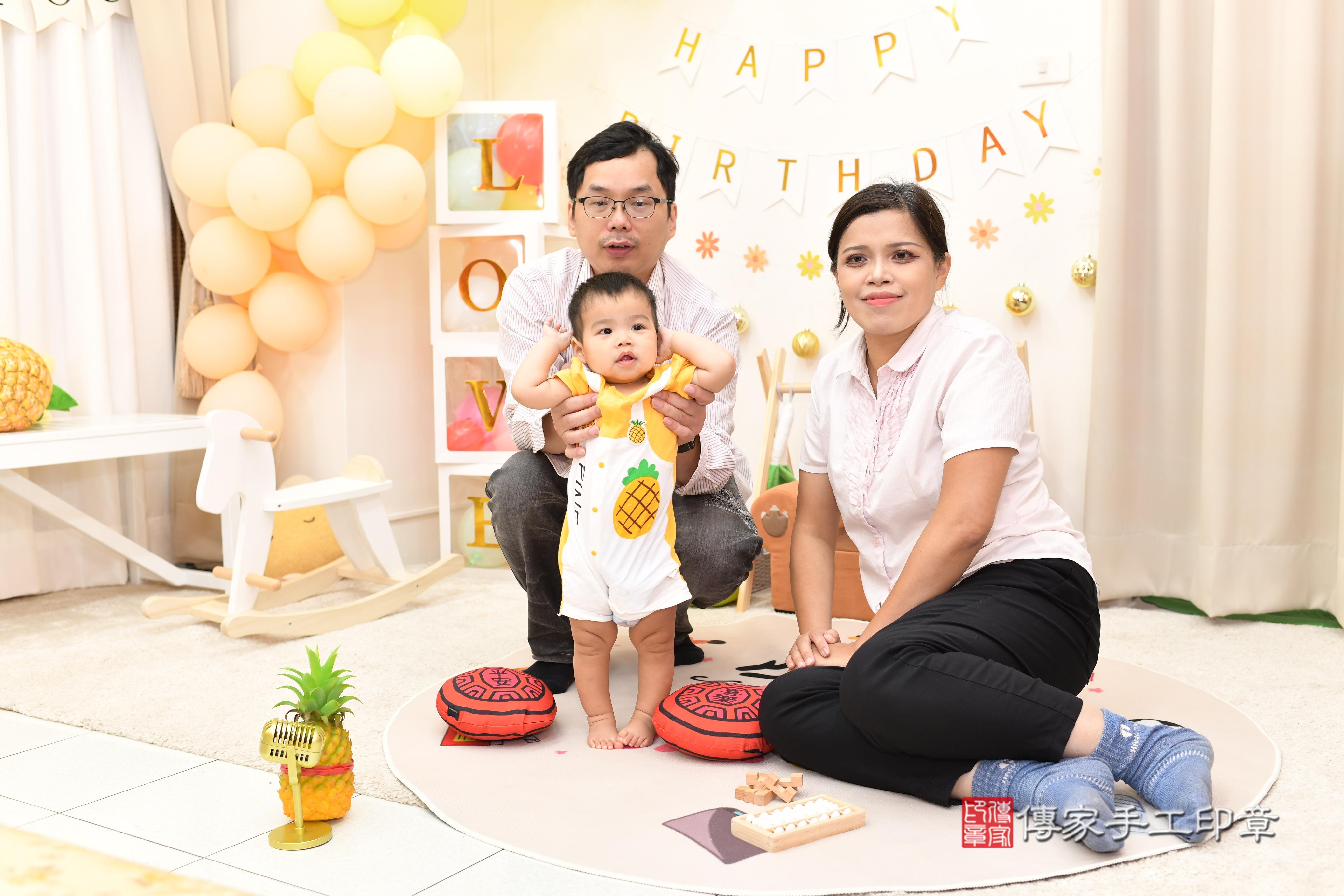 傳家手工印章高雄店、抓周、度脺、美式風會場、傳家嬰兒古禮、吉祥話、抓周道具物品24種、拍照。抓周證書。寶寶抓周、滿周歲、生日快樂、祝福 傳家手工印章高雄店、抓周、度脺、美式風會場、傳家嬰兒古禮、吉祥話、抓周道具物品24種、拍照。抓周證書。寶寶抓周、滿周歲、生日快樂、祝福