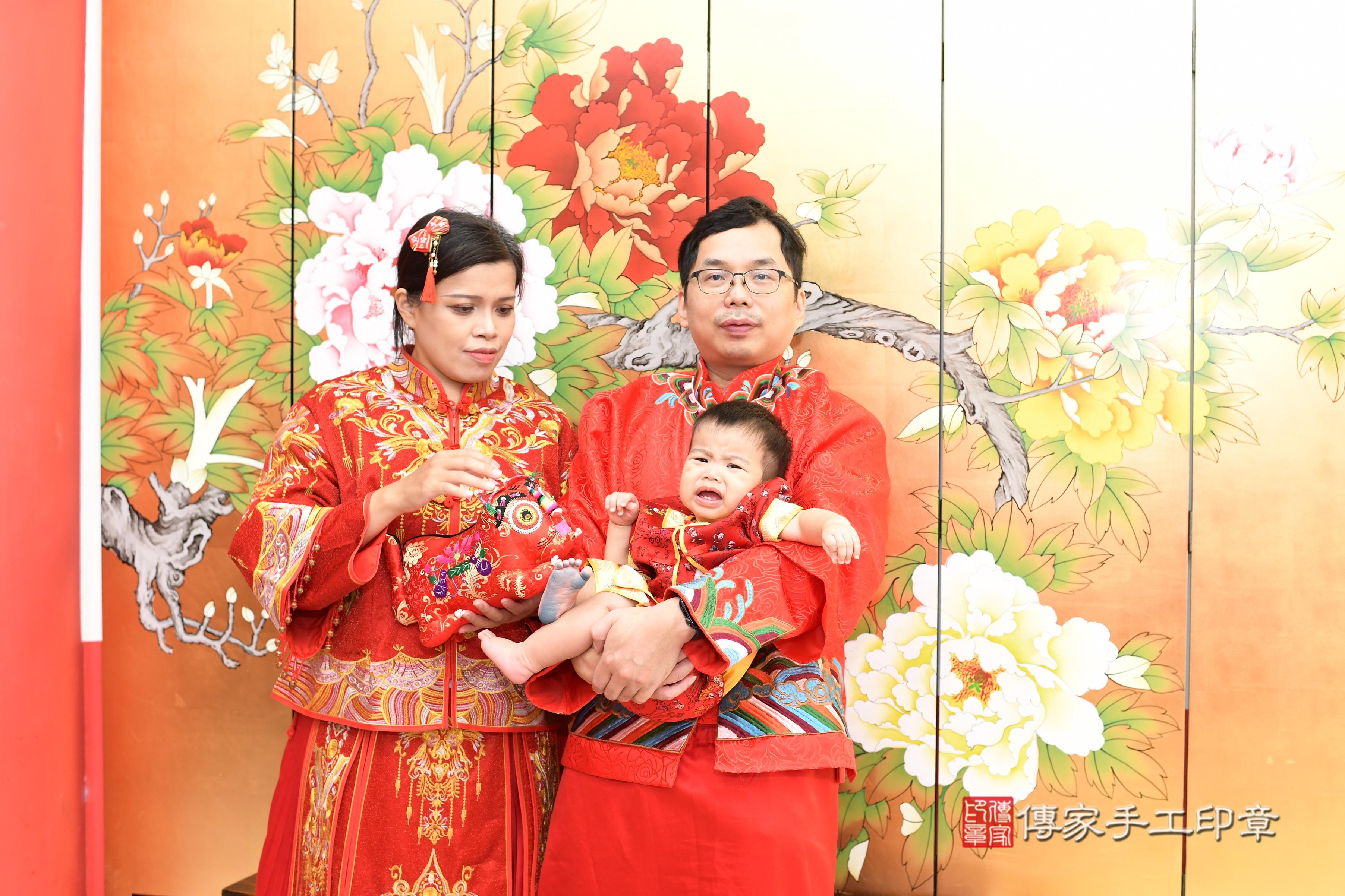 傳家手工印章高雄店、抓周、度脺、美式風會場、傳家嬰兒古禮、吉祥話、抓周道具物品24種、拍照。抓周證書。寶寶抓周、滿周歲、生日快樂、祝福 傳家手工印章高雄店、抓周、度脺、美式風會場、傳家嬰兒古禮、吉祥話、抓周道具物品24種、拍照。抓周證書。寶寶抓周、滿周歲、生日快樂、祝福