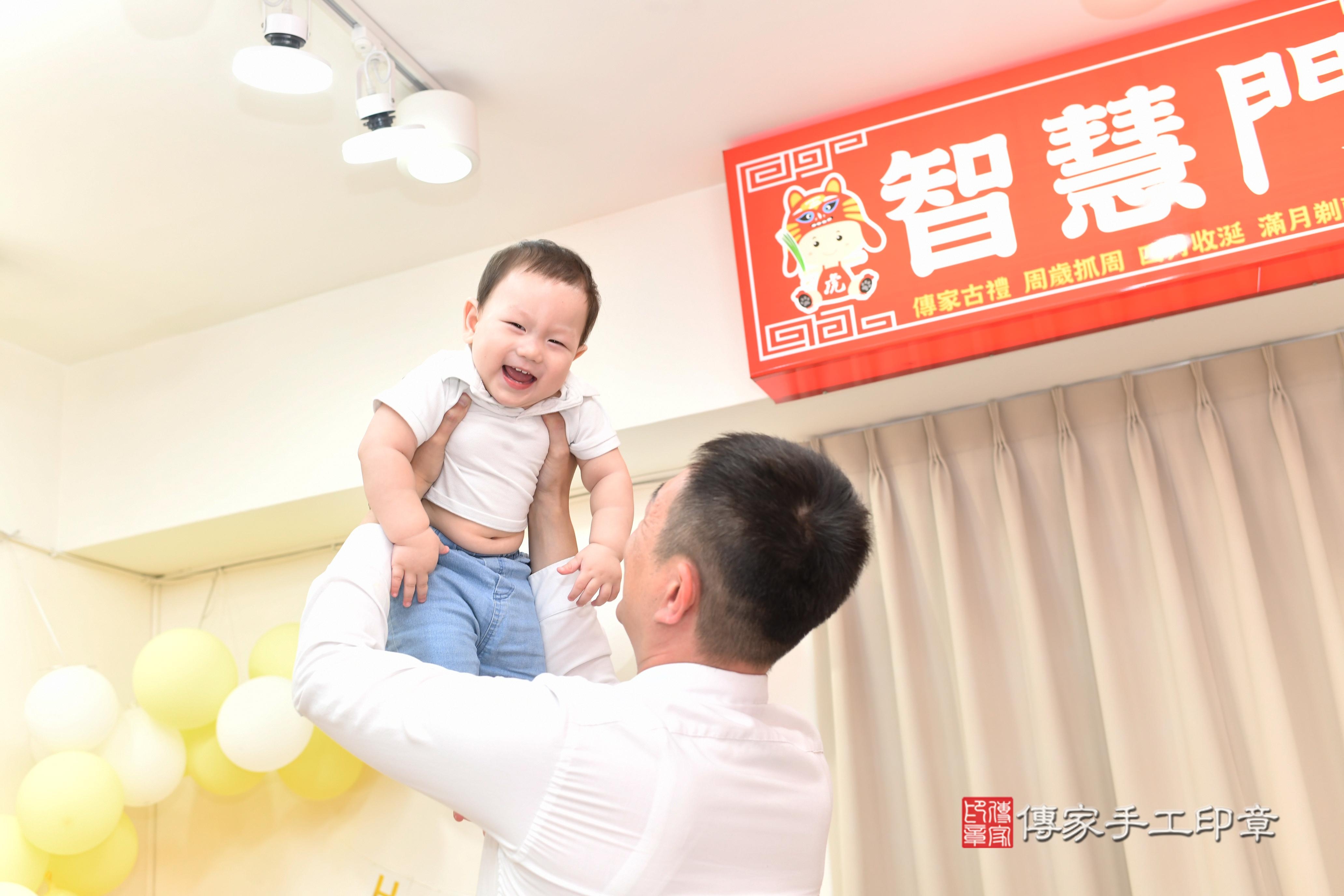 傳家手工印章高雄店、抓周、度脺、美式風會場、傳家嬰兒古禮、吉祥話、抓周道具物品24種、拍照。抓周證書。寶寶抓周、滿周歲、生日快樂、祝福 傳家手工印章高雄店、抓周、度脺、美式風會場、傳家嬰兒古禮、吉祥話、抓周道具物品24種、拍照。抓周證書。寶寶抓周、滿周歲、生日快樂、祝福