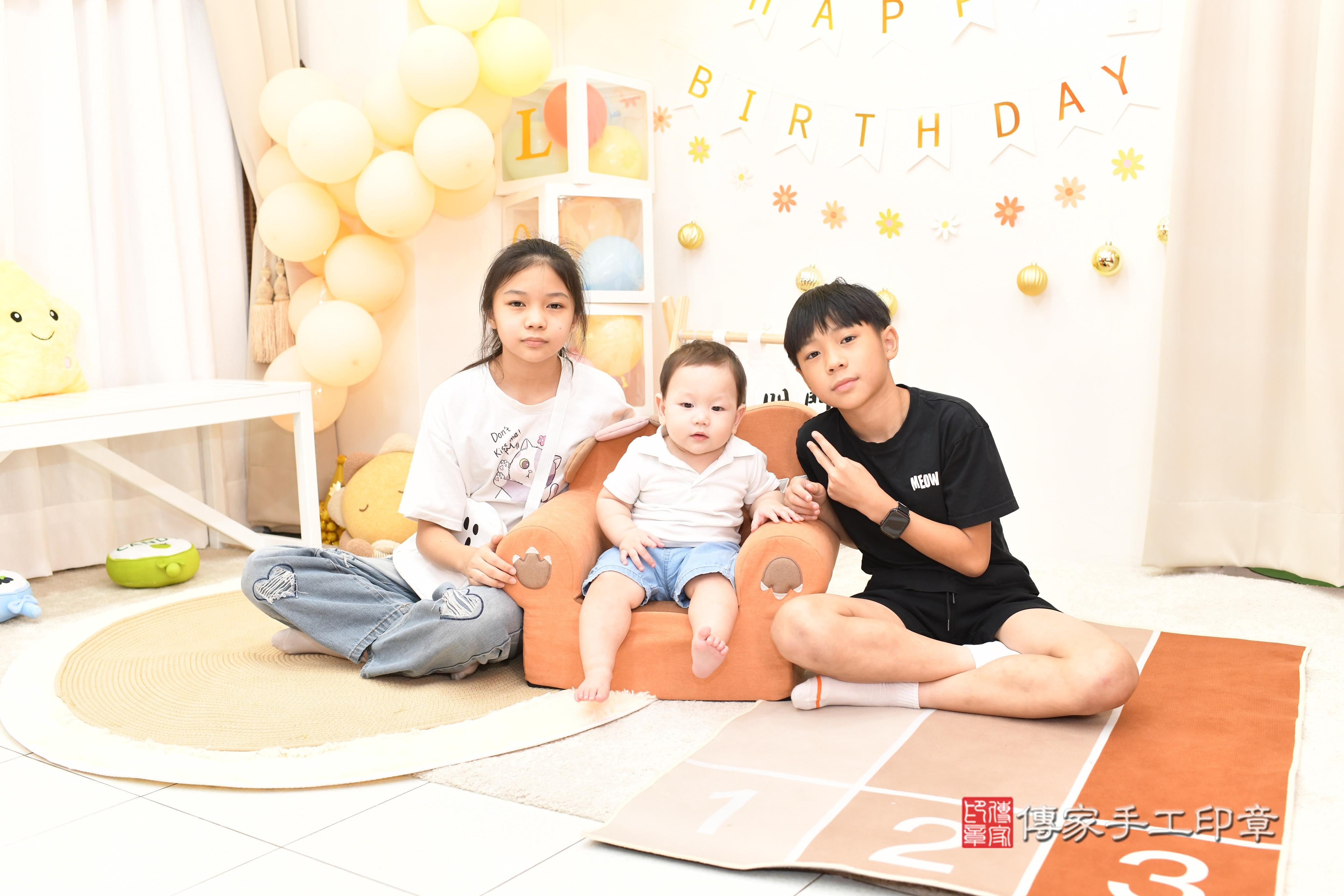 傳家手工印章高雄店、抓周、度脺、美式風會場、傳家嬰兒古禮、吉祥話、抓周道具物品24種、拍照。抓周證書。寶寶抓周、滿周歲、生日快樂、祝福 傳家手工印章高雄店、抓周、度脺、美式風會場、傳家嬰兒古禮、吉祥話、抓周道具物品24種、拍照。抓周證書。寶寶抓周、滿周歲、生日快樂、祝福