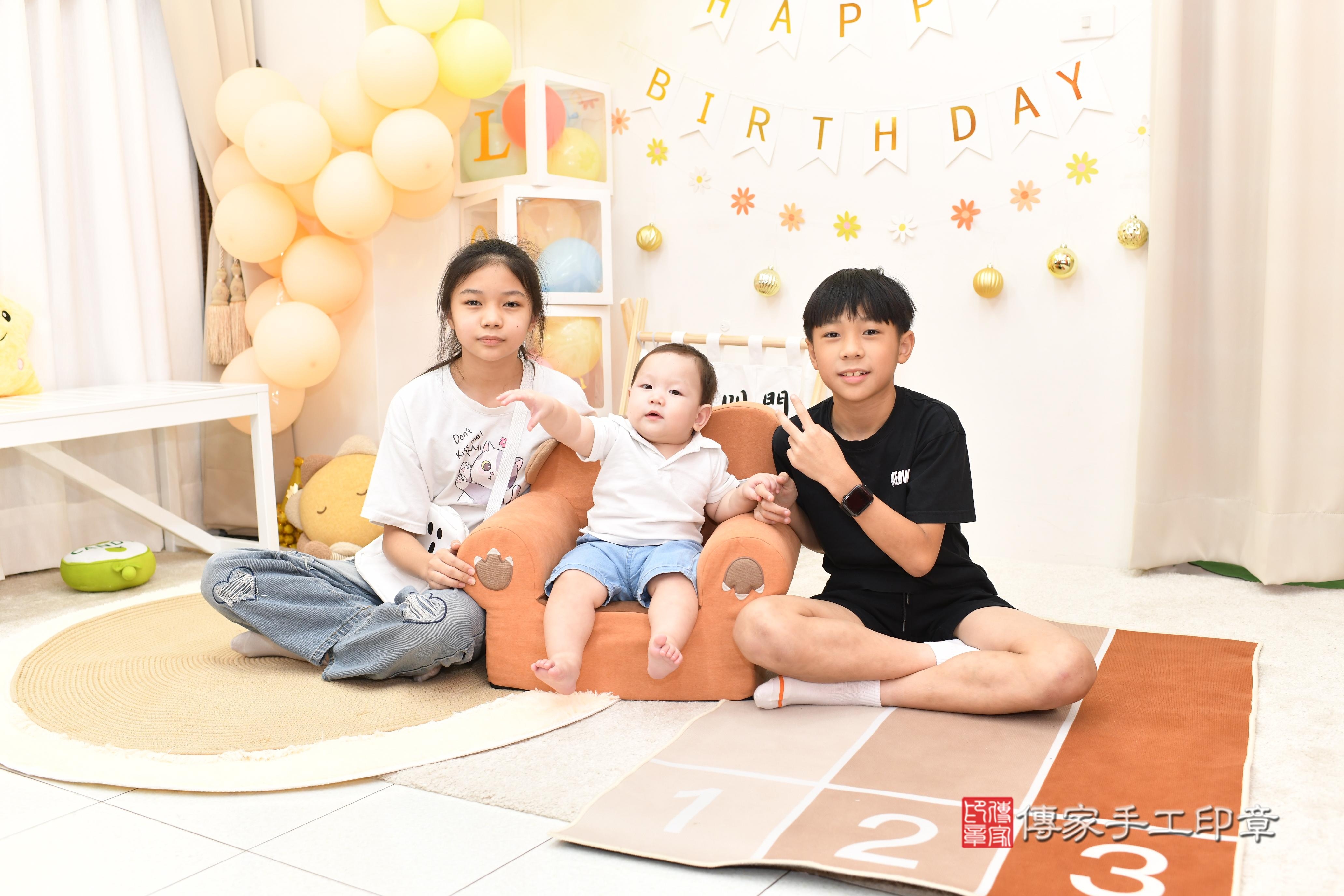 傳家手工印章高雄店、抓周、度脺、美式風會場、傳家嬰兒古禮、吉祥話、抓周道具物品24種、拍照。抓周證書。寶寶抓周、滿周歲、生日快樂、祝福 傳家手工印章高雄店、抓周、度脺、美式風會場、傳家嬰兒古禮、吉祥話、抓周道具物品24種、拍照。抓周證書。寶寶抓周、滿周歲、生日快樂、祝福