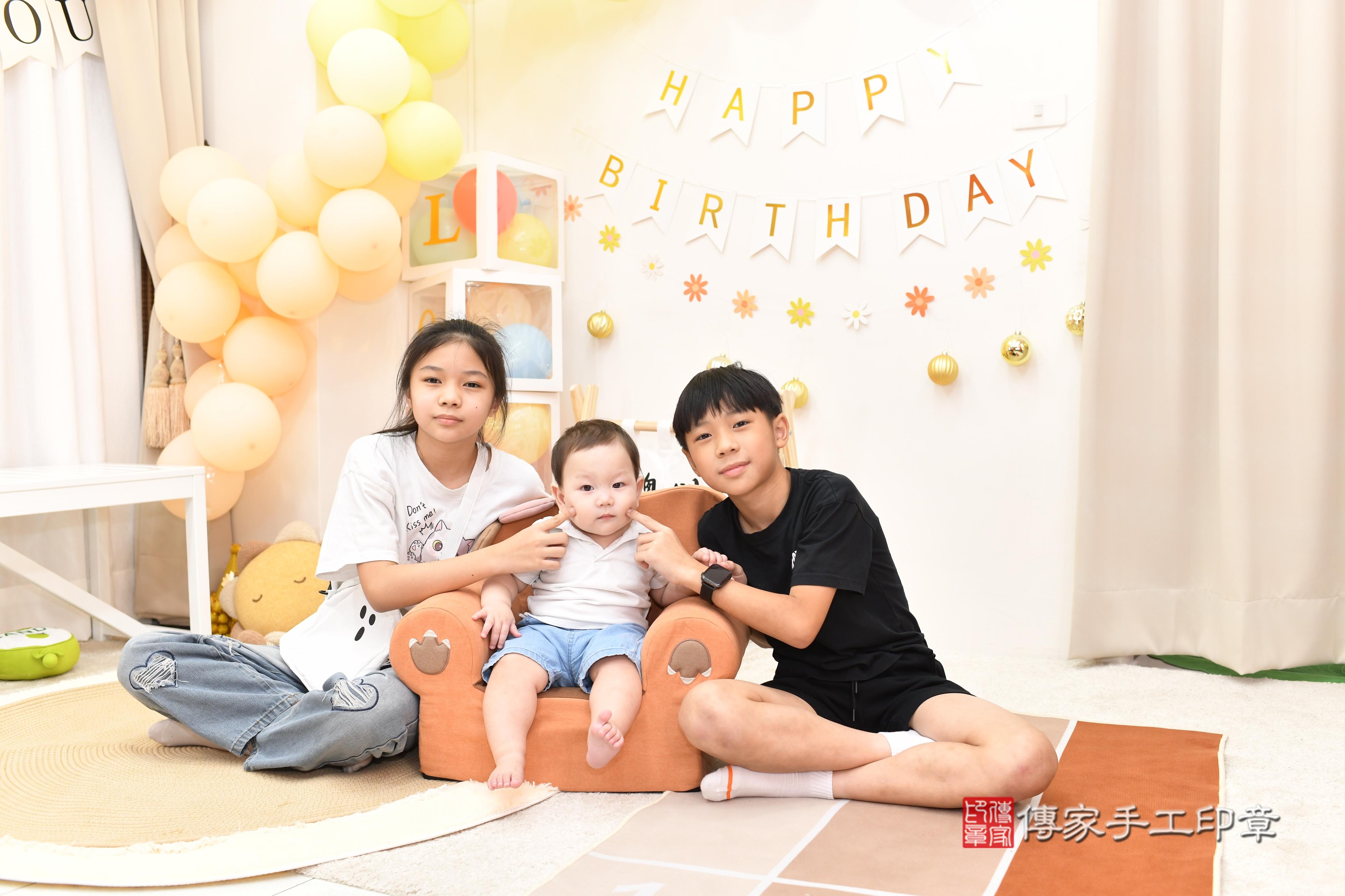 傳家手工印章高雄店、抓周、度脺、美式風會場、傳家嬰兒古禮、吉祥話、抓周道具物品24種、拍照。抓周證書。寶寶抓周、滿周歲、生日快樂、祝福 傳家手工印章高雄店、抓周、度脺、美式風會場、傳家嬰兒古禮、吉祥話、抓周道具物品24種、拍照。抓周證書。寶寶抓周、滿周歲、生日快樂、祝福