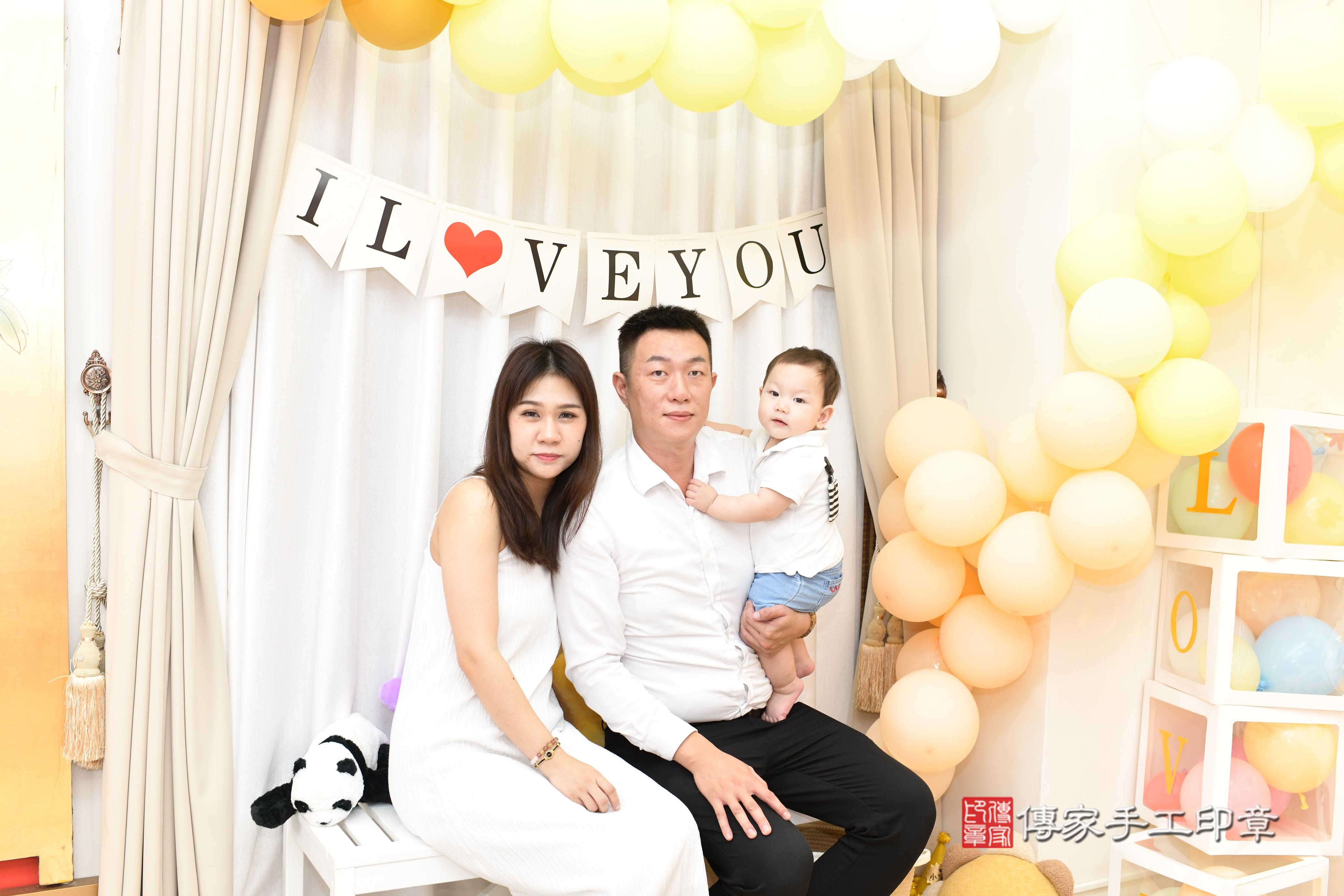 傳家手工印章高雄店、抓周、度脺、美式風會場、傳家嬰兒古禮、吉祥話、抓周道具物品24種、拍照。抓周證書。寶寶抓周、滿周歲、生日快樂、祝福 傳家手工印章高雄店、抓周、度脺、美式風會場、傳家嬰兒古禮、吉祥話、抓周道具物品24種、拍照。抓周證書。寶寶抓周、滿周歲、生日快樂、祝福