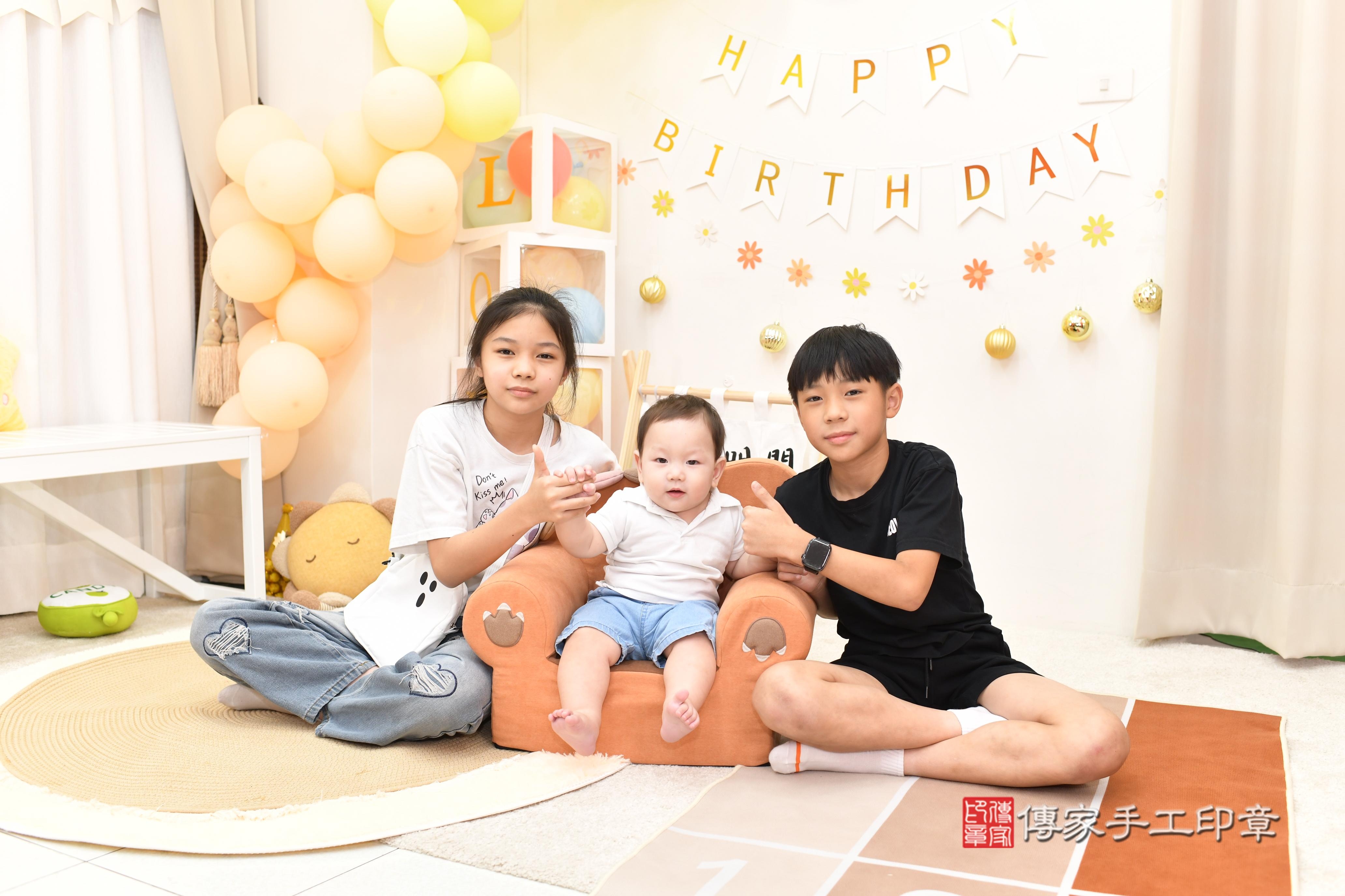 傳家手工印章高雄店、抓周、度脺、美式風會場、傳家嬰兒古禮、吉祥話、抓周道具物品24種、拍照。抓周證書。寶寶抓周、滿周歲、生日快樂、祝福 傳家手工印章高雄店、抓周、度脺、美式風會場、傳家嬰兒古禮、吉祥話、抓周道具物品24種、拍照。抓周證書。寶寶抓周、滿周歲、生日快樂、祝福