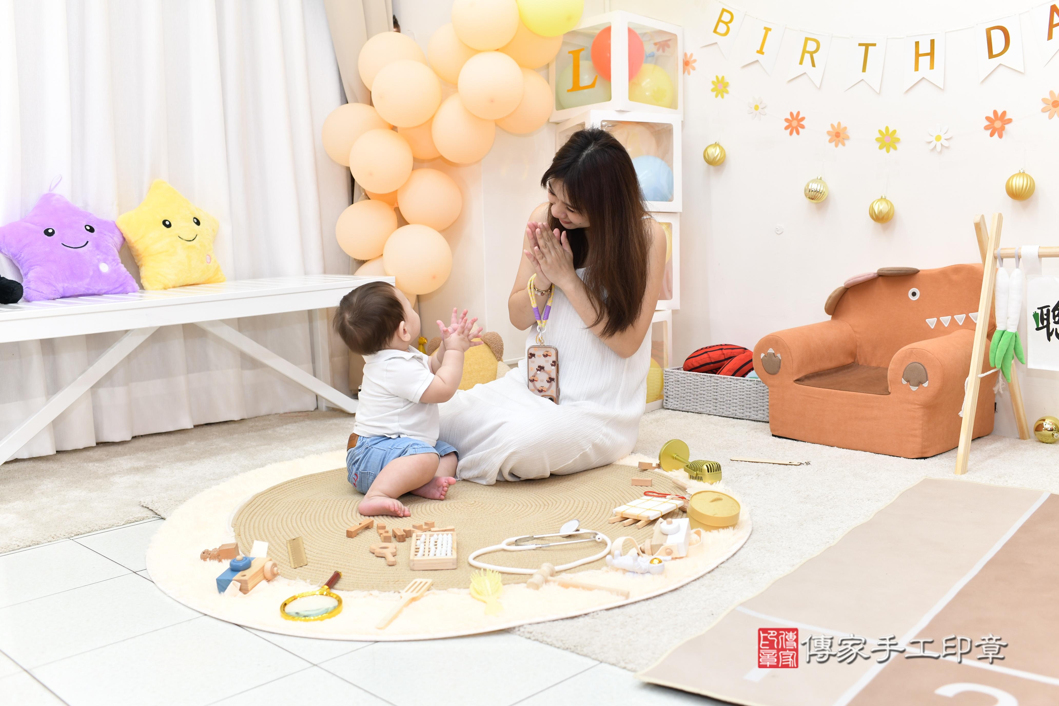 傳家手工印章高雄店、抓周、度脺、美式風會場、傳家嬰兒古禮、吉祥話、抓周道具物品24種、拍照。抓周證書。寶寶抓周、滿周歲、生日快樂、祝福 傳家手工印章高雄店、抓周、度脺、美式風會場、傳家嬰兒古禮、吉祥話、抓周道具物品24種、拍照。抓周證書。寶寶抓周、滿周歲、生日快樂、祝福