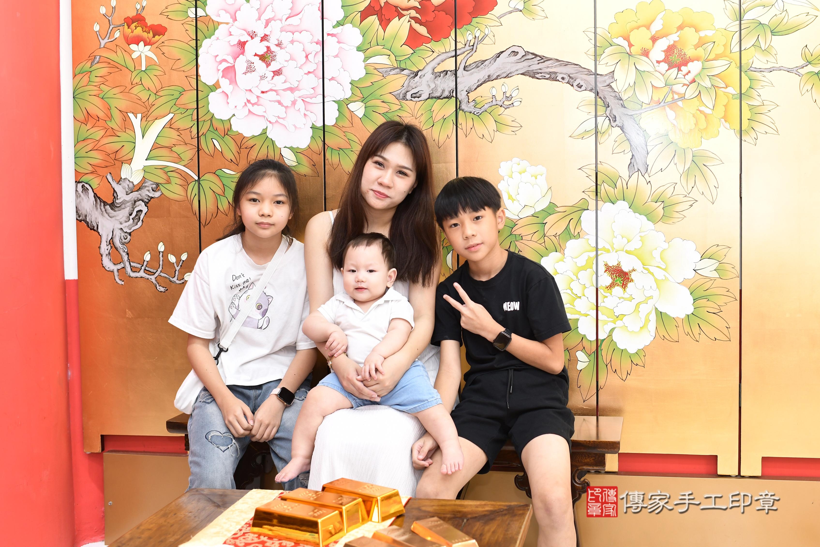 傳家手工印章高雄店、抓周、度脺、美式風會場、傳家嬰兒古禮、吉祥話、抓周道具物品24種、拍照。抓周證書。寶寶抓周、滿周歲、生日快樂、祝福 傳家手工印章高雄店、抓周、度脺、美式風會場、傳家嬰兒古禮、吉祥話、抓周道具物品24種、拍照。抓周證書。寶寶抓周、滿周歲、生日快樂、祝福