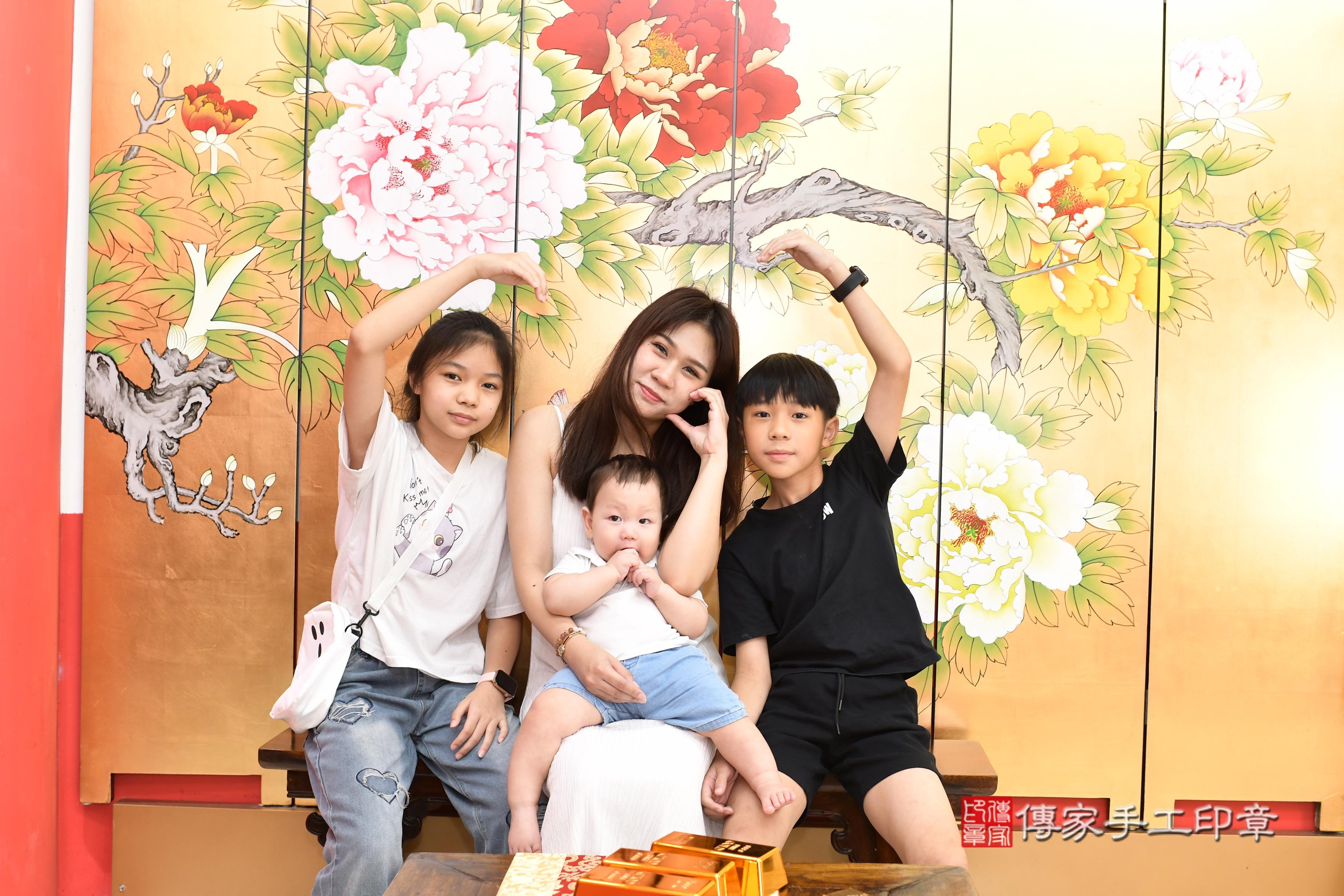 傳家手工印章高雄店、抓周、度脺、美式風會場、傳家嬰兒古禮、吉祥話、抓周道具物品24種、拍照。抓周證書。寶寶抓周、滿周歲、生日快樂、祝福 傳家手工印章高雄店、抓周、度脺、美式風會場、傳家嬰兒古禮、吉祥話、抓周道具物品24種、拍照。抓周證書。寶寶抓周、滿周歲、生日快樂、祝福