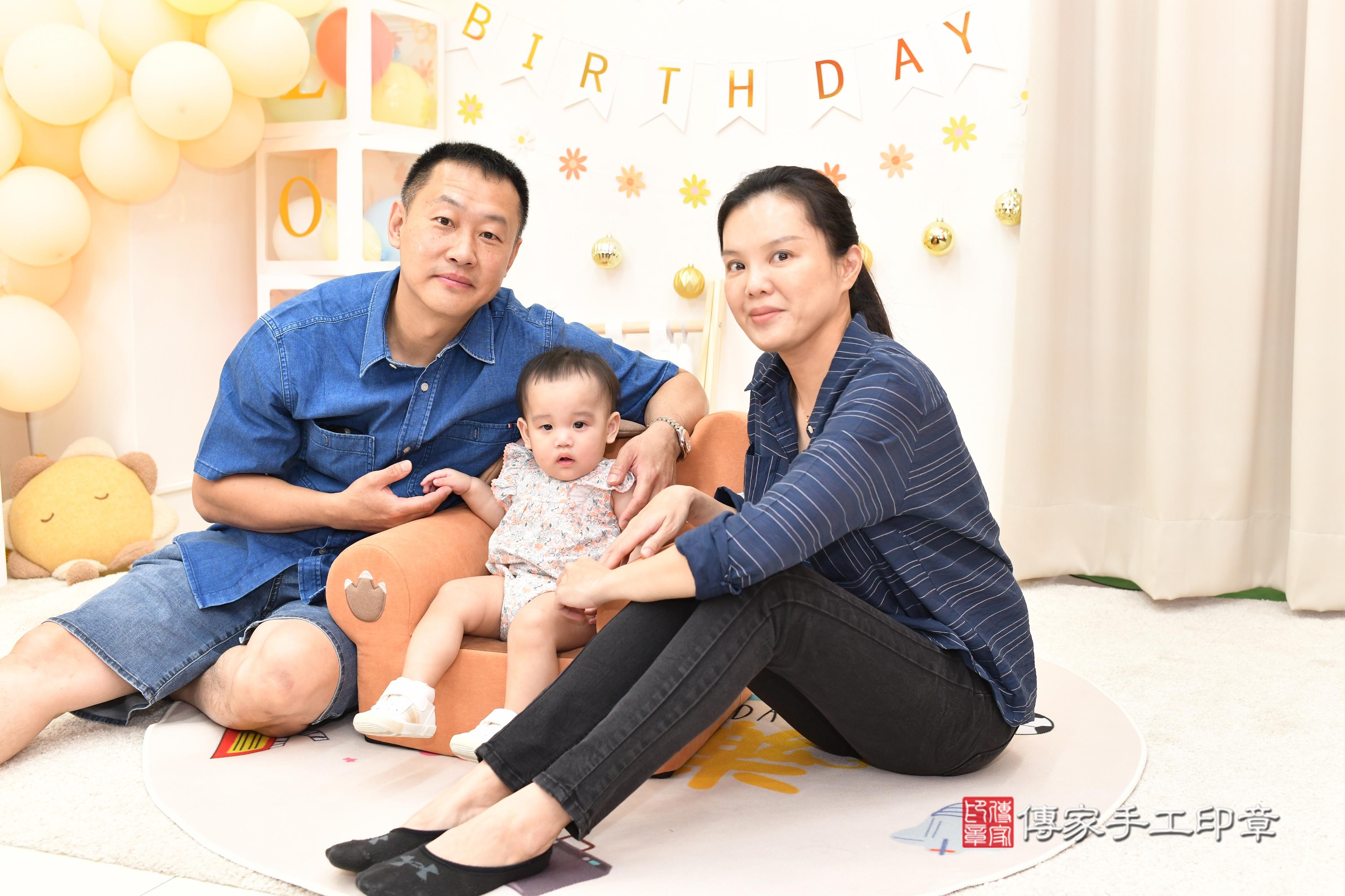 傳家手工印章高雄店、抓周、度脺、美式風會場、傳家嬰兒古禮、吉祥話、抓周道具物品24種、拍照。抓周證書。寶寶抓周、滿周歲、生日快樂、祝福 傳家手工印章高雄店、抓周、度脺、美式風會場、傳家嬰兒古禮、吉祥話、抓周道具物品24種、拍照。抓周證書。寶寶抓周、滿周歲、生日快樂、祝福