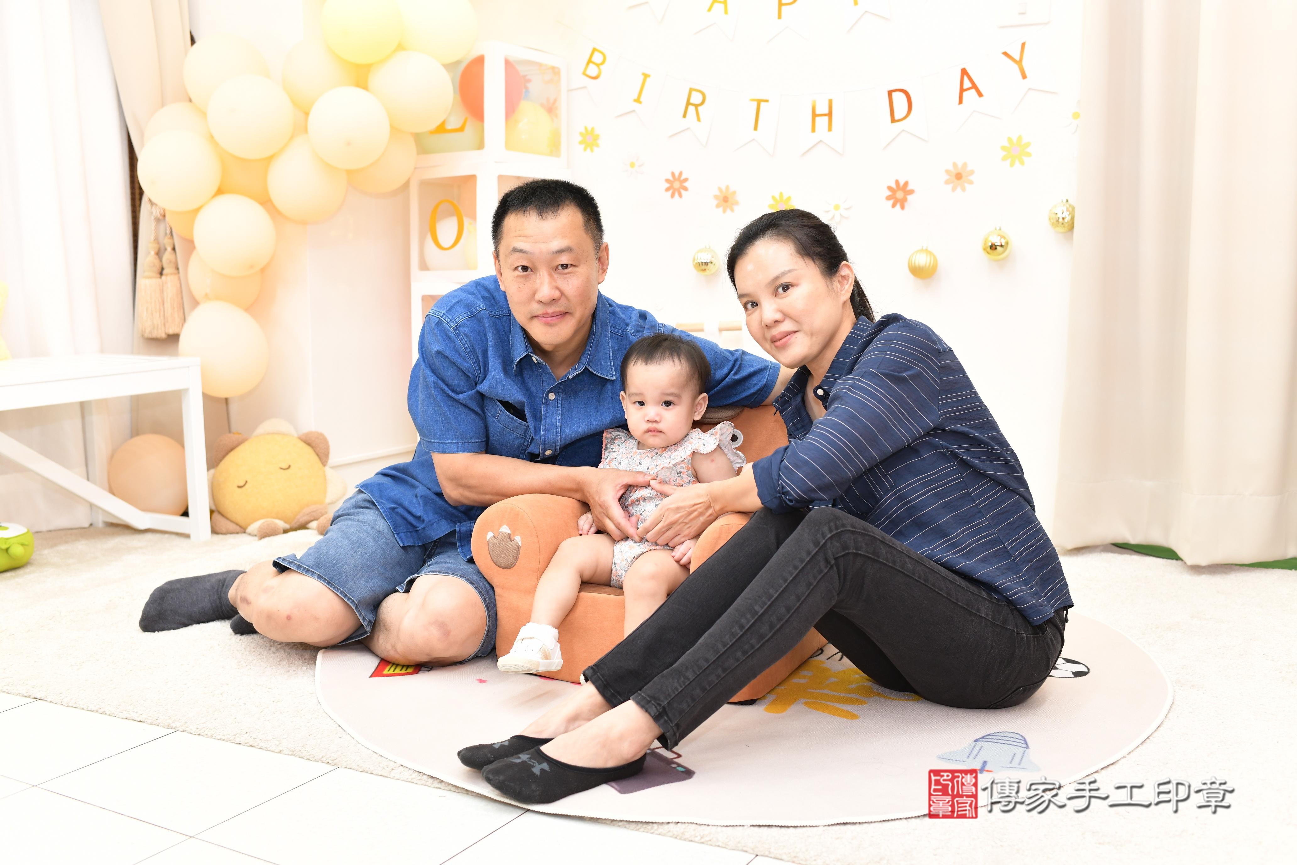 傳家手工印章高雄店、抓周、度脺、美式風會場、傳家嬰兒古禮、吉祥話、抓周道具物品24種、拍照。抓周證書。寶寶抓周、滿周歲、生日快樂、祝福 傳家手工印章高雄店、抓周、度脺、美式風會場、傳家嬰兒古禮、吉祥話、抓周道具物品24種、拍照。抓周證書。寶寶抓周、滿周歲、生日快樂、祝福