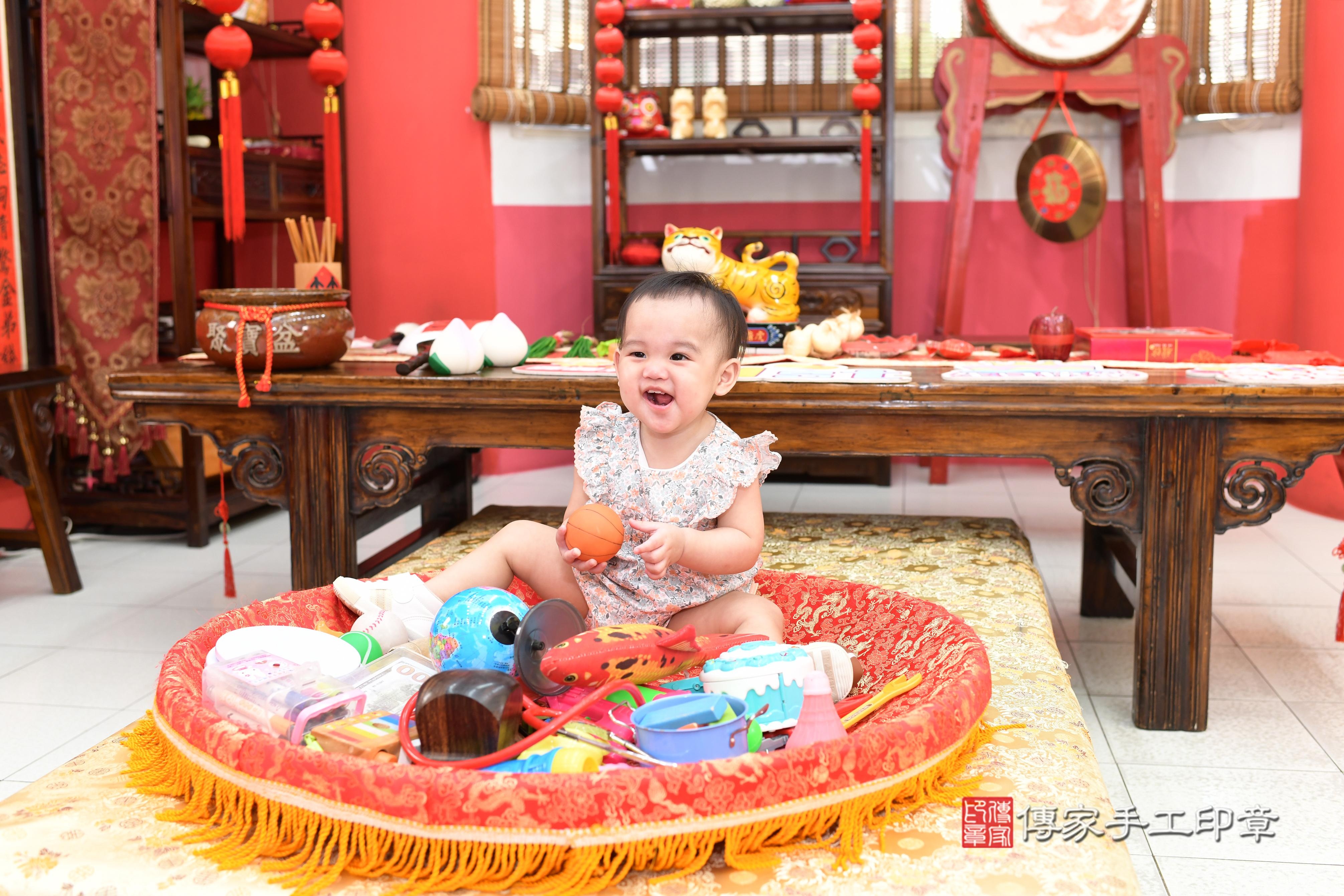 傳家手工印章高雄店、抓周、度脺、美式風會場、傳家嬰兒古禮、吉祥話、抓周道具物品24種、拍照。抓周證書。寶寶抓周、滿周歲、生日快樂、祝福 傳家手工印章高雄店、抓周、度脺、美式風會場、傳家嬰兒古禮、吉祥話、抓周道具物品24種、拍照。抓周證書。寶寶抓周、滿周歲、生日快樂、祝福