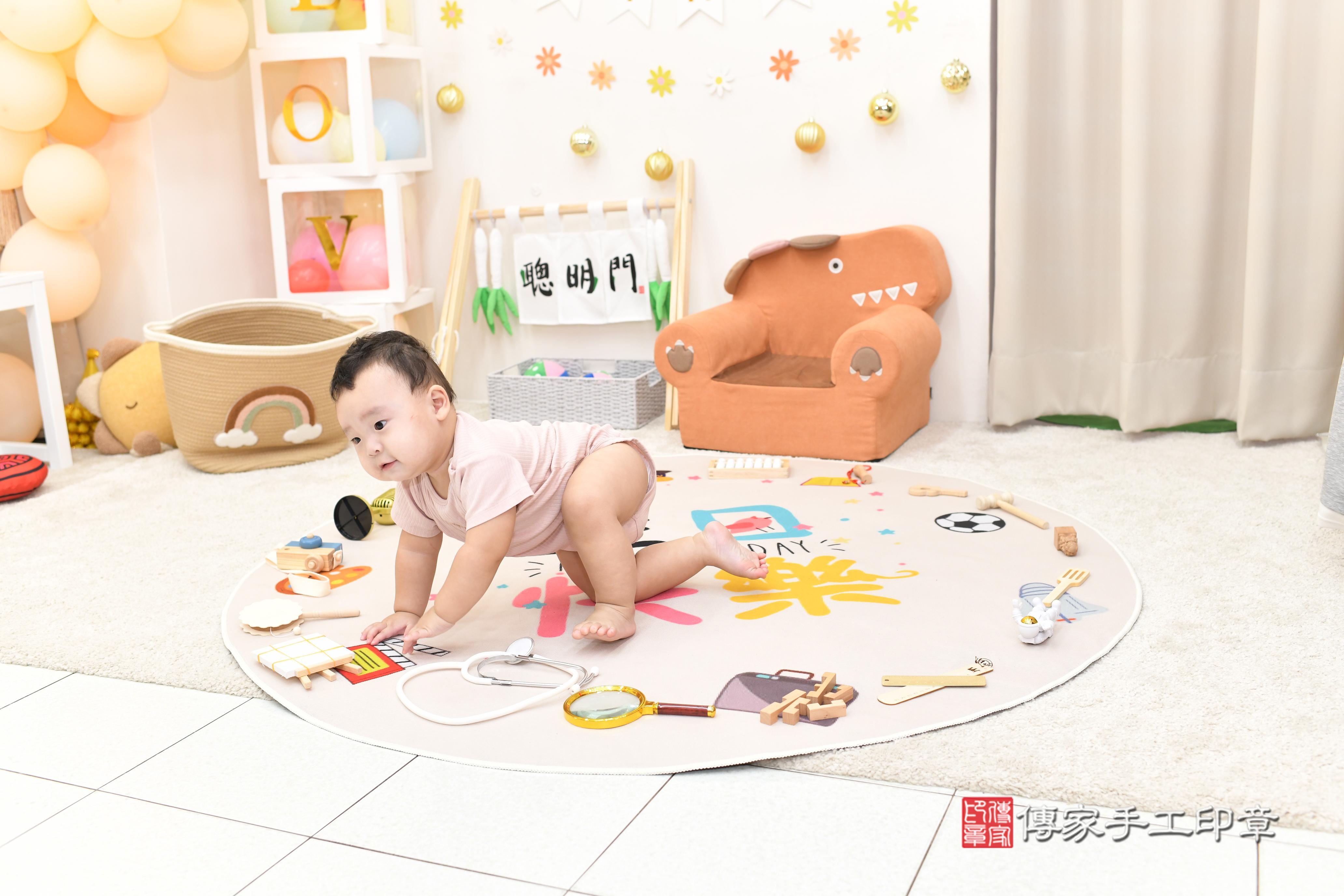 傳家手工印章高雄店、抓周、度脺、美式風會場、傳家嬰兒古禮、吉祥話、抓周道具物品24種、拍照。抓周證書。寶寶抓周、滿周歲、生日快樂、祝福 傳家手工印章高雄店、抓周、度脺、美式風會場、傳家嬰兒古禮、吉祥話、抓周道具物品24種、拍照。抓周證書。寶寶抓周、滿周歲、生日快樂、祝福