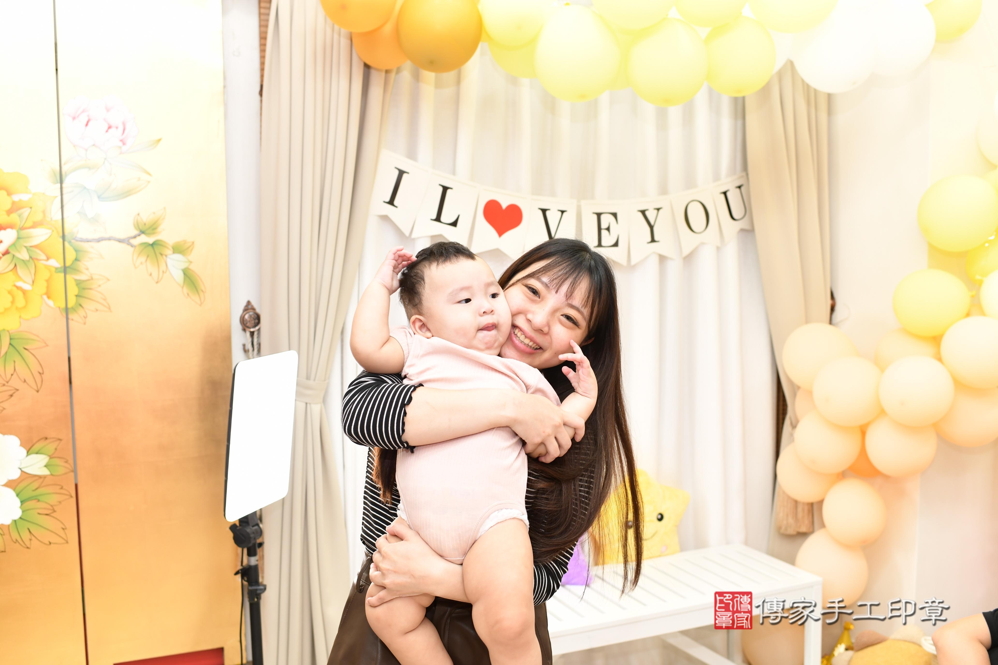 傳家手工印章高雄店、抓周、度脺、美式風會場、傳家嬰兒古禮、吉祥話、抓周道具物品24種、拍照。抓周證書。寶寶抓周、滿周歲、生日快樂、祝福 傳家手工印章高雄店、抓周、度脺、美式風會場、傳家嬰兒古禮、吉祥話、抓周道具物品24種、拍照。抓周證書。寶寶抓周、滿周歲、生日快樂、祝福