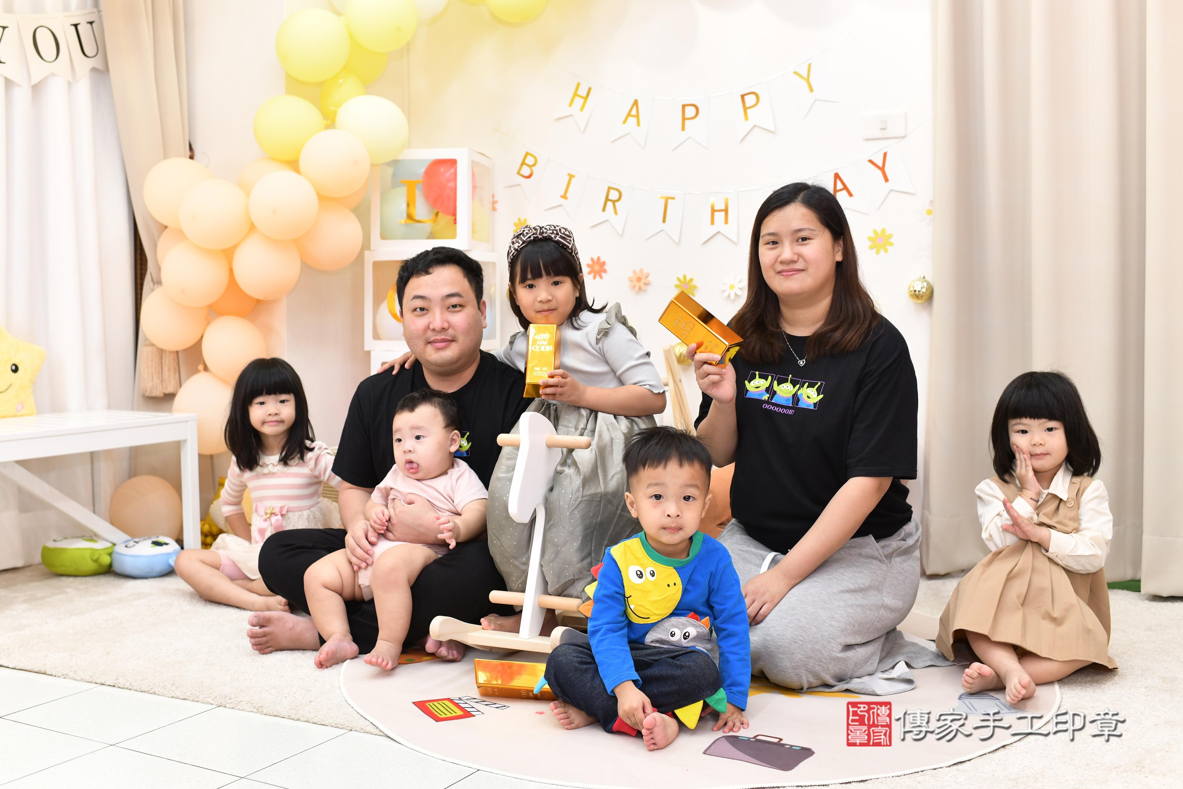 傳家手工印章高雄店、抓周、度脺、美式風會場、傳家嬰兒古禮、吉祥話、抓周道具物品24種、拍照。抓周證書。寶寶抓周、滿周歲、生日快樂、祝福 傳家手工印章高雄店、抓周、度脺、美式風會場、傳家嬰兒古禮、吉祥話、抓周道具物品24種、拍照。抓周證書。寶寶抓周、滿周歲、生日快樂、祝福