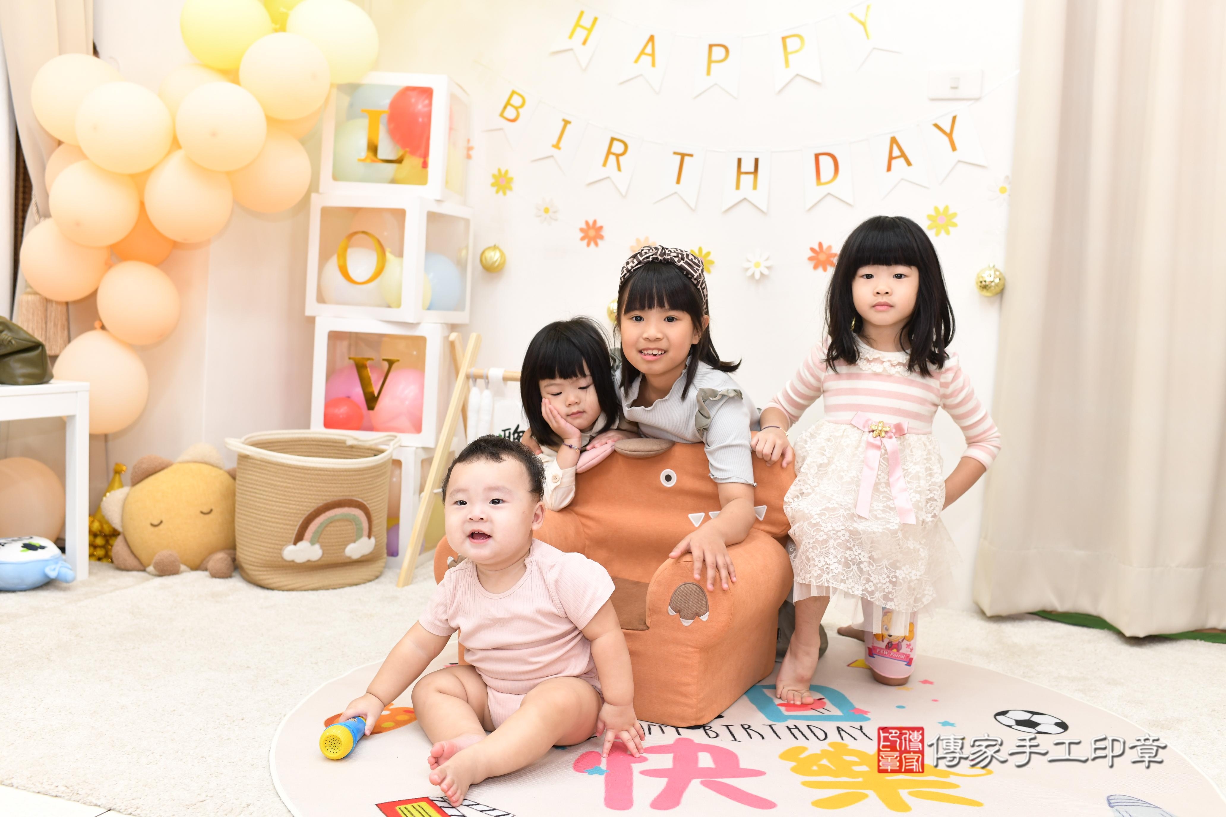 傳家手工印章高雄店、抓周、度脺、美式風會場、傳家嬰兒古禮、吉祥話、抓周道具物品24種、拍照。抓周證書。寶寶抓周、滿周歲、生日快樂、祝福 傳家手工印章高雄店、抓周、度脺、美式風會場、傳家嬰兒古禮、吉祥話、抓周道具物品24種、拍照。抓周證書。寶寶抓周、滿周歲、生日快樂、祝福