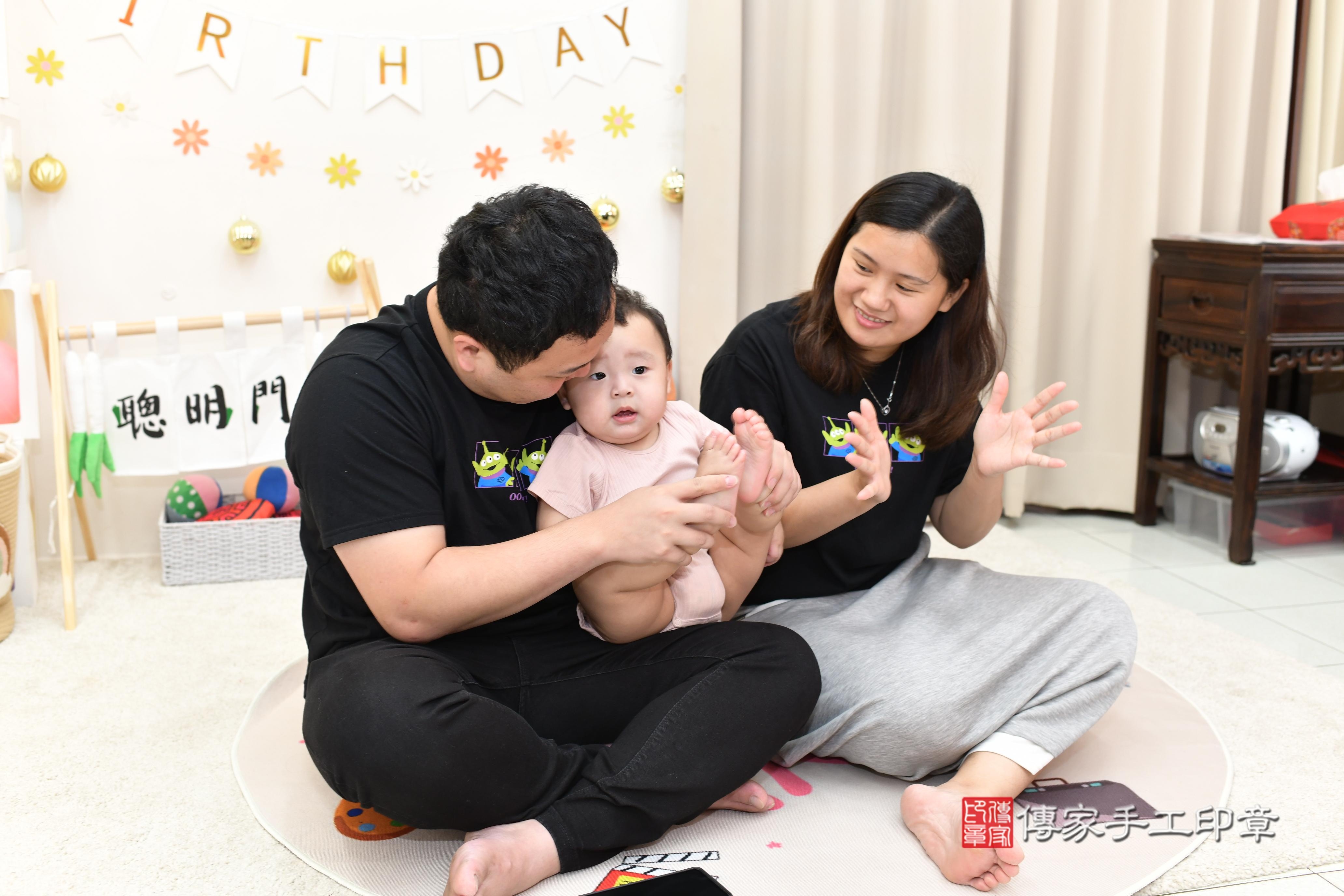 傳家手工印章高雄店、抓周、度脺、美式風會場、傳家嬰兒古禮、吉祥話、抓周道具物品24種、拍照。抓周證書。寶寶抓周、滿周歲、生日快樂、祝福 傳家手工印章高雄店、抓周、度脺、美式風會場、傳家嬰兒古禮、吉祥話、抓周道具物品24種、拍照。抓周證書。寶寶抓周、滿周歲、生日快樂、祝福