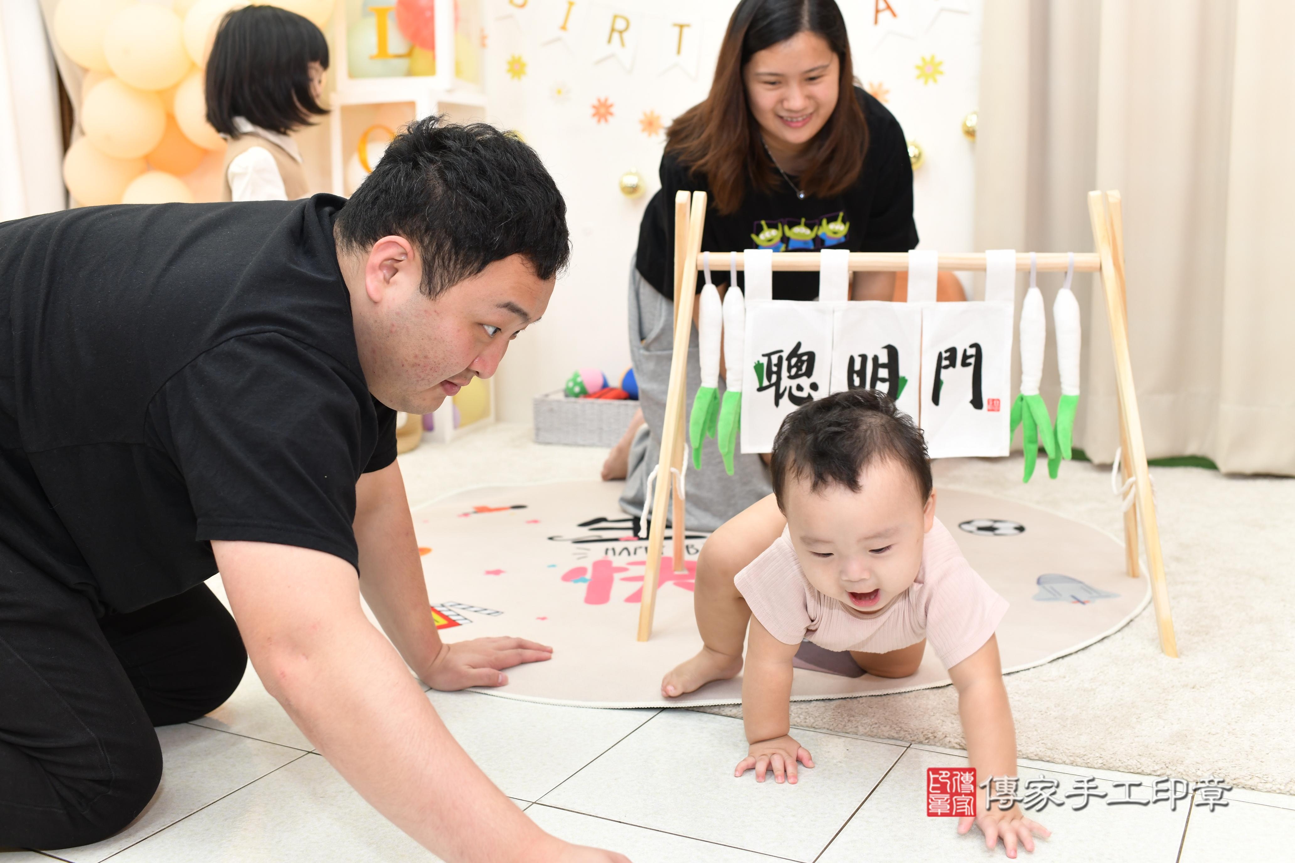 傳家手工印章高雄店、抓周、度脺、美式風會場、傳家嬰兒古禮、吉祥話、抓周道具物品24種、拍照。抓周證書。寶寶抓周、滿周歲、生日快樂、祝福 傳家手工印章高雄店、抓周、度脺、美式風會場、傳家嬰兒古禮、吉祥話、抓周道具物品24種、拍照。抓周證書。寶寶抓周、滿周歲、生日快樂、祝福