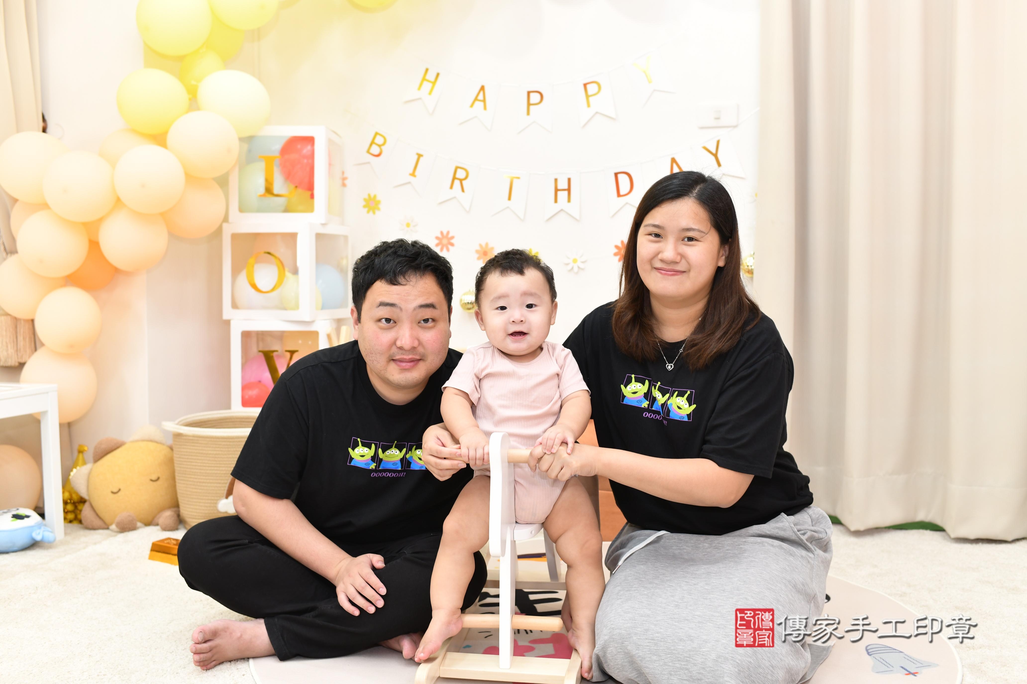 傳家手工印章高雄店、抓周、度脺、美式風會場、傳家嬰兒古禮、吉祥話、抓周道具物品24種、拍照。抓周證書。寶寶抓周、滿周歲、生日快樂、祝福 傳家手工印章高雄店、抓周、度脺、美式風會場、傳家嬰兒古禮、吉祥話、抓周道具物品24種、拍照。抓周證書。寶寶抓周、滿周歲、生日快樂、祝福