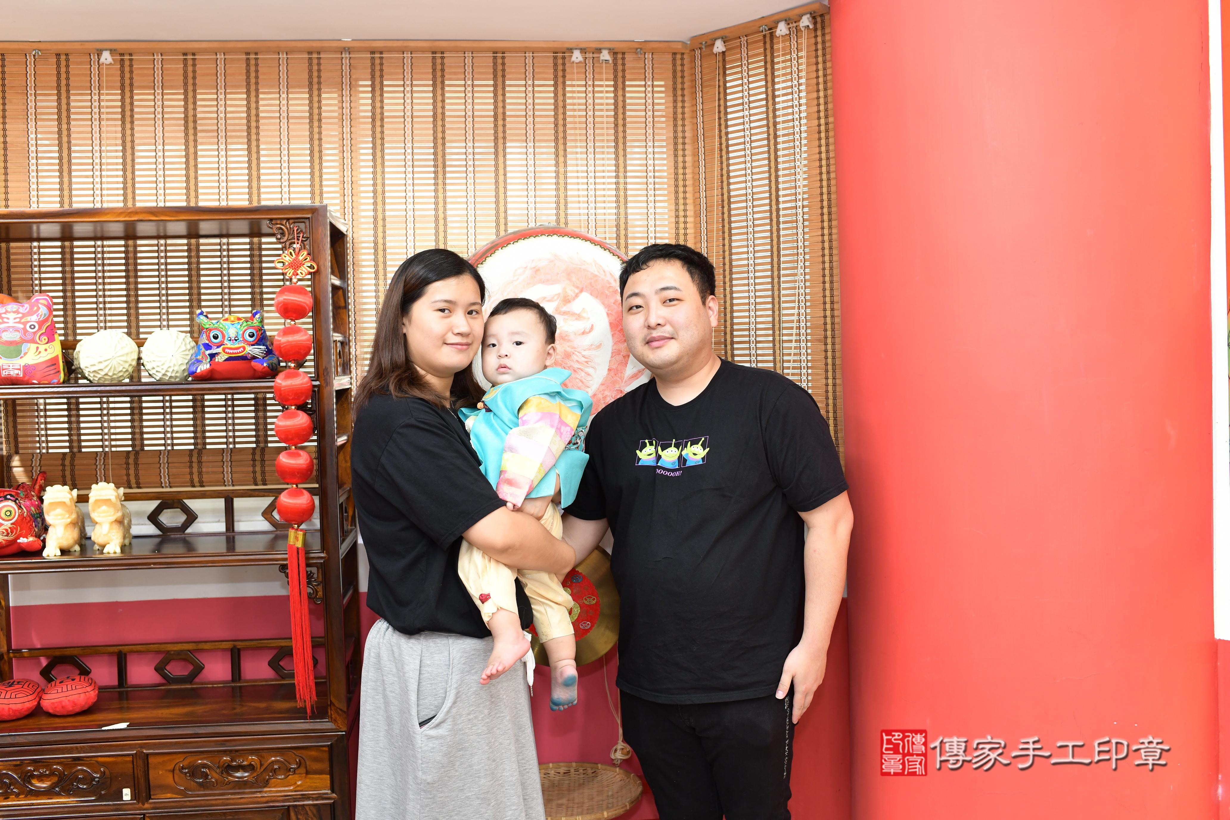 傳家手工印章高雄店、抓周、度脺、美式風會場、傳家嬰兒古禮、吉祥話、抓周道具物品24種、拍照。抓周證書。寶寶抓周、滿周歲、生日快樂、祝福