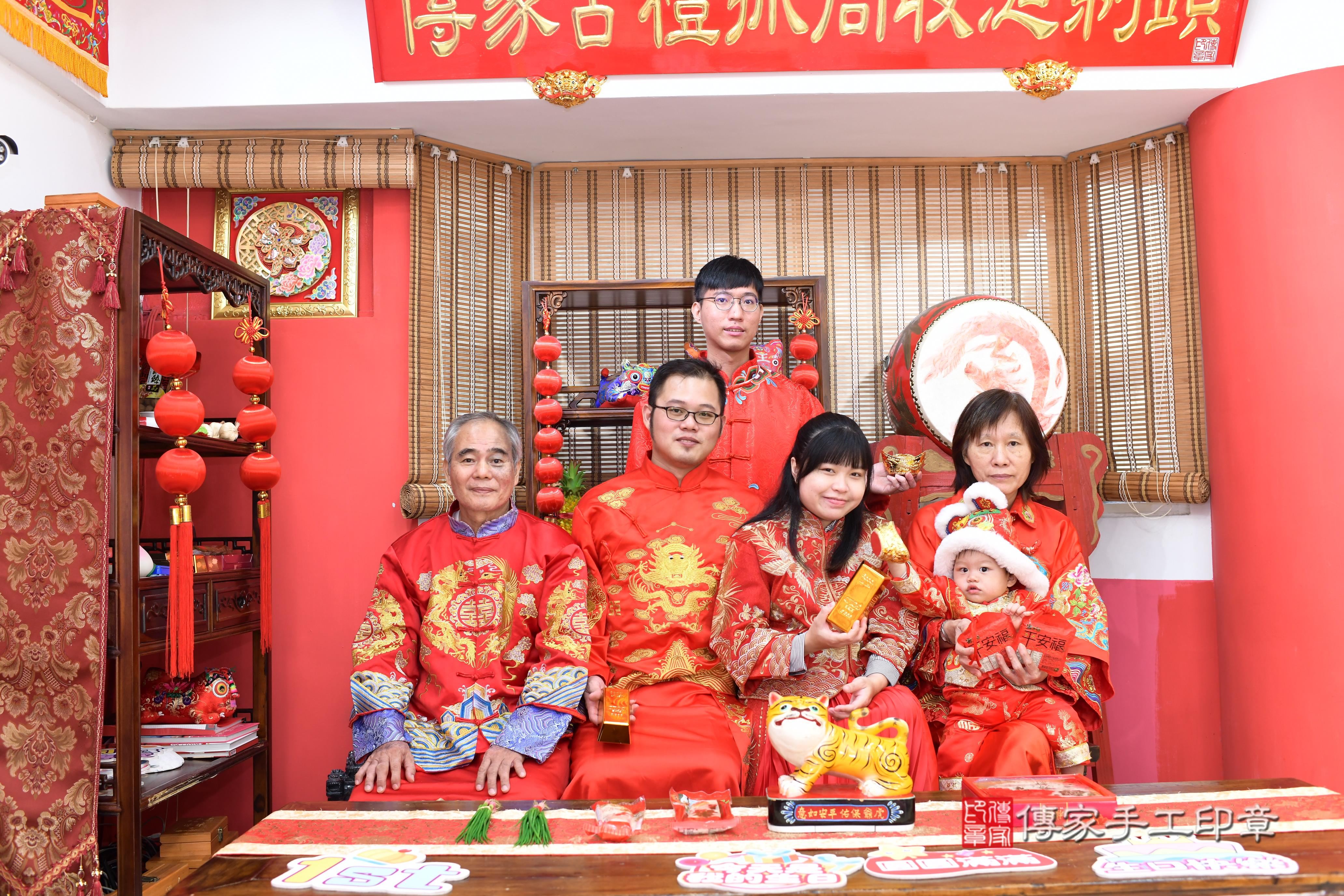 傳家手工印章高雄店、抓周、度脺、美式風會場、傳家嬰兒古禮、吉祥話、抓周道具物品24種、拍照。抓周證書。寶寶抓周、滿周歲、生日快樂、祝福 傳家手工印章高雄店、抓周、度脺、美式風會場、傳家嬰兒古禮、吉祥話、抓周道具物品24種、拍照。抓周證書。寶寶抓周、滿周歲、生日快樂、祝福