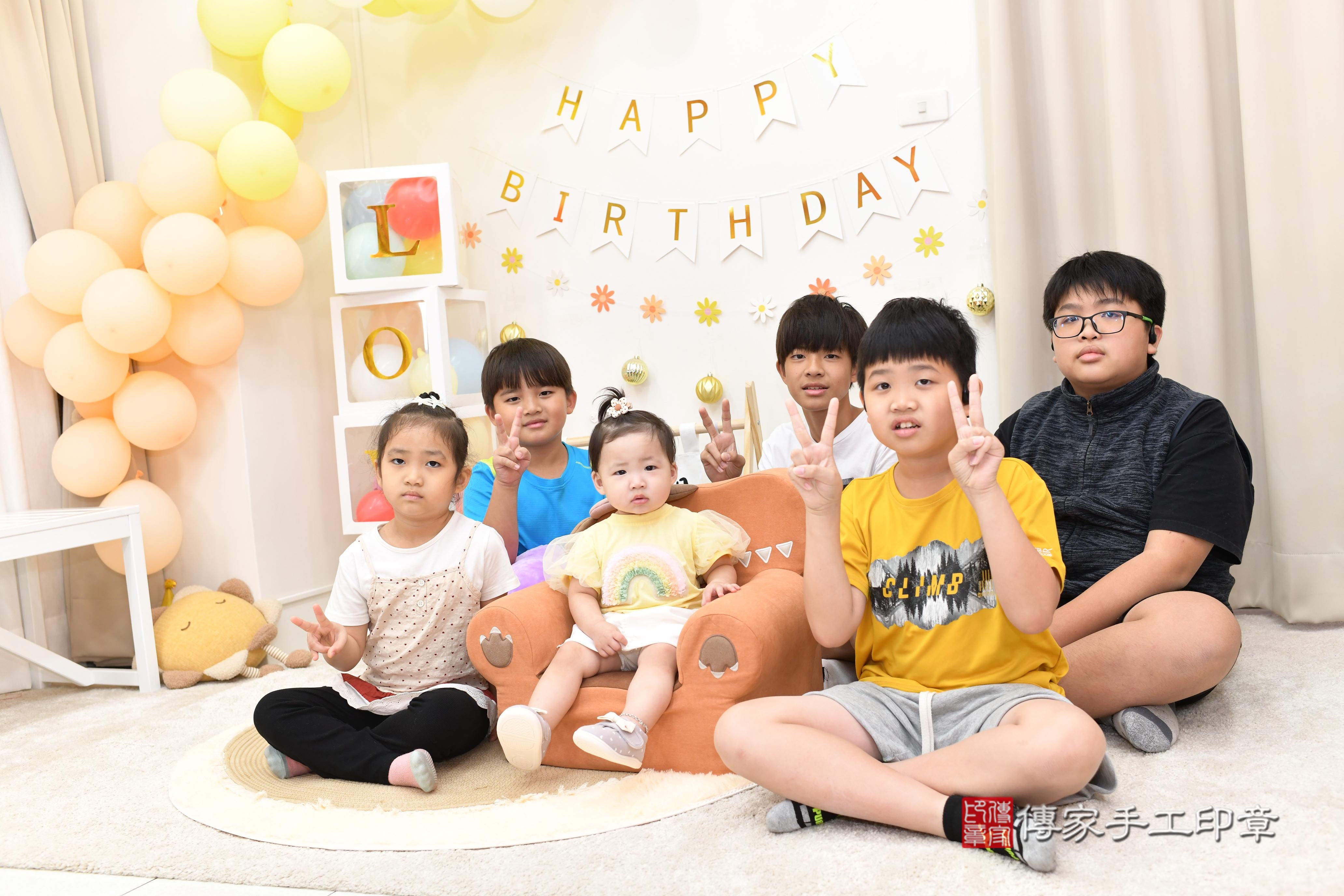 傳家手工印章高雄店、抓周、度脺、美式風會場、傳家嬰兒古禮、吉祥話、抓周道具物品24種、拍照。抓周證書。寶寶抓周、滿周歲、生日快樂、祝福 傳家手工印章高雄店、抓周、度脺、美式風會場、傳家嬰兒古禮、吉祥話、抓周道具物品24種、拍照。抓周證書。寶寶抓周、滿周歲、生日快樂、祝福