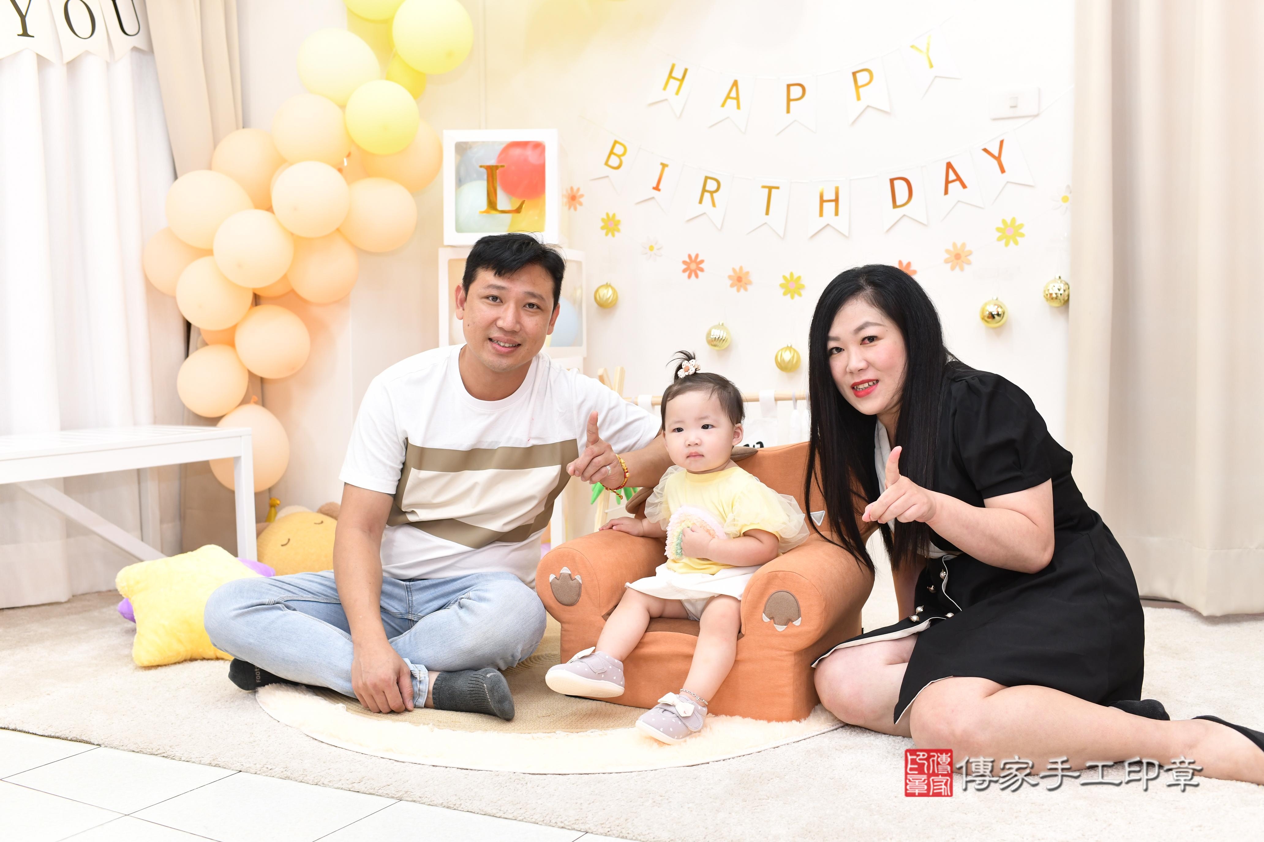 傳家手工印章高雄店、抓周、度脺、美式風會場、傳家嬰兒古禮、吉祥話、抓周道具物品24種、拍照。抓周證書。寶寶抓周、滿周歲、生日快樂、祝福 傳家手工印章高雄店、抓周、度脺、美式風會場、傳家嬰兒古禮、吉祥話、抓周道具物品24種、拍照。抓周證書。寶寶抓周、滿周歲、生日快樂、祝福