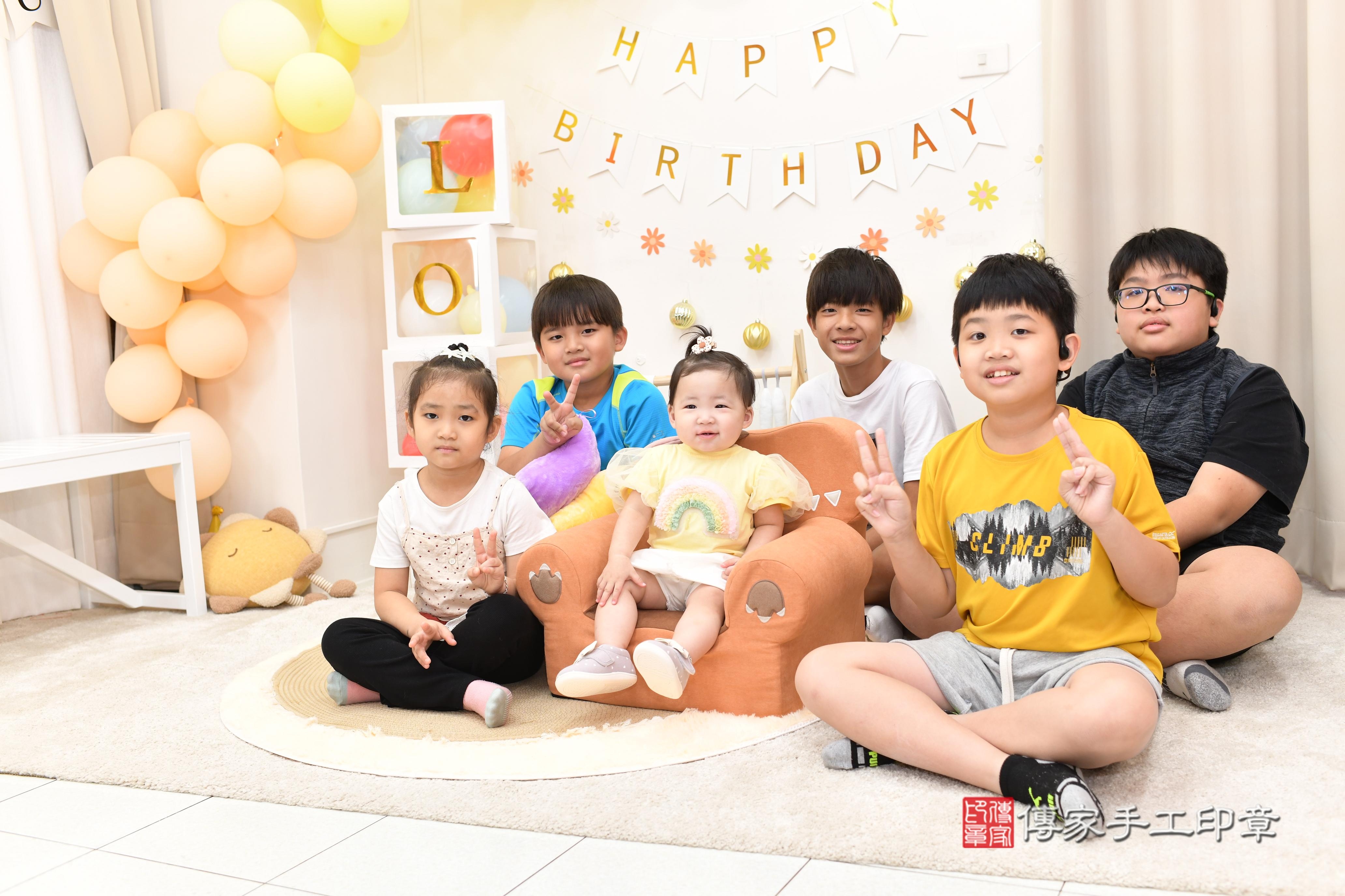 傳家手工印章高雄店、抓周、度脺、美式風會場、傳家嬰兒古禮、吉祥話、抓周道具物品24種、拍照。抓周證書。寶寶抓周、滿周歲、生日快樂、祝福 傳家手工印章高雄店、抓周、度脺、美式風會場、傳家嬰兒古禮、吉祥話、抓周道具物品24種、拍照。抓周證書。寶寶抓周、滿周歲、生日快樂、祝福