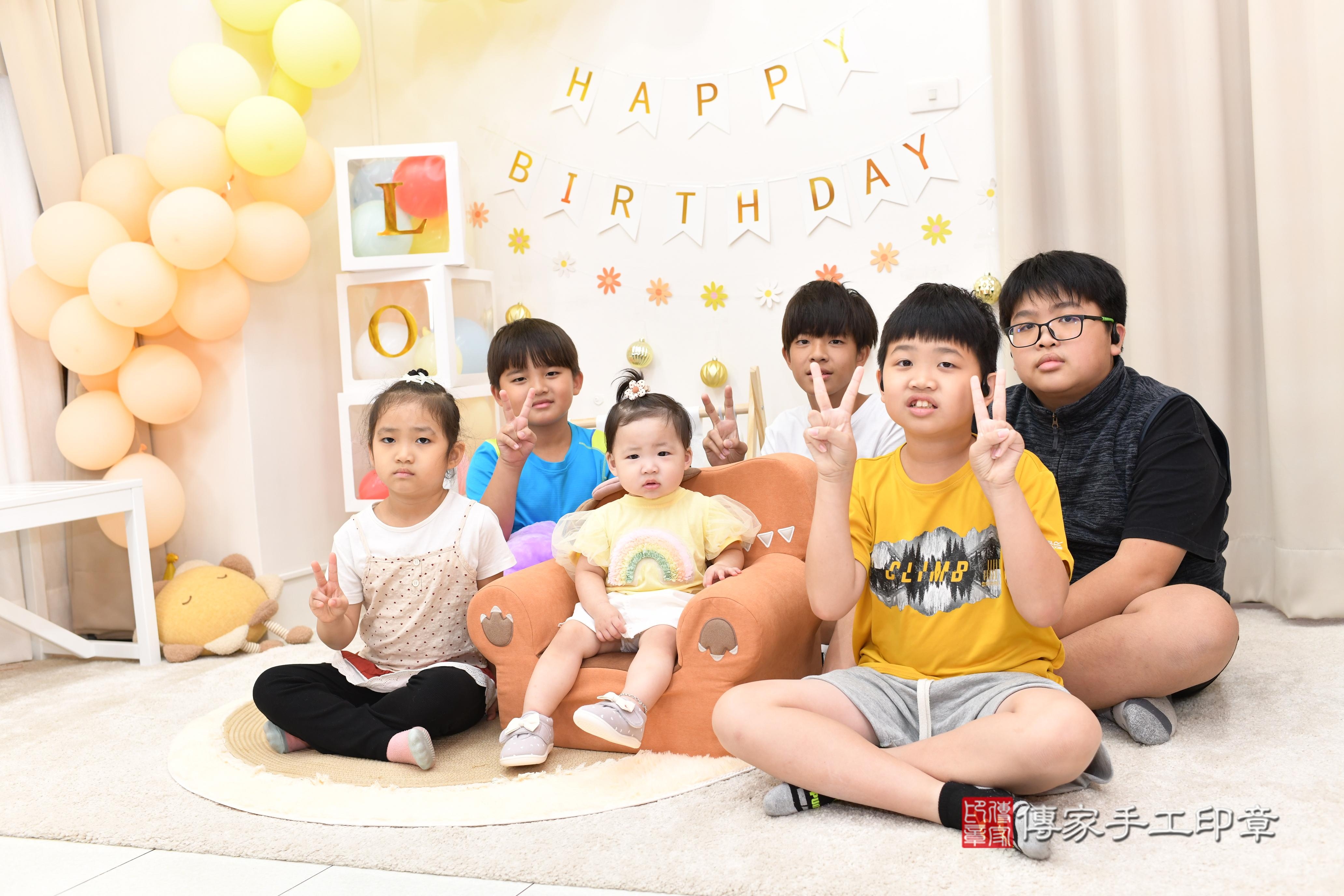 傳家手工印章高雄店、抓周、度脺、美式風會場、傳家嬰兒古禮、吉祥話、抓周道具物品24種、拍照。抓周證書。寶寶抓周、滿周歲、生日快樂、祝福 傳家手工印章高雄店、抓周、度脺、美式風會場、傳家嬰兒古禮、吉祥話、抓周道具物品24種、拍照。抓周證書。寶寶抓周、滿周歲、生日快樂、祝福