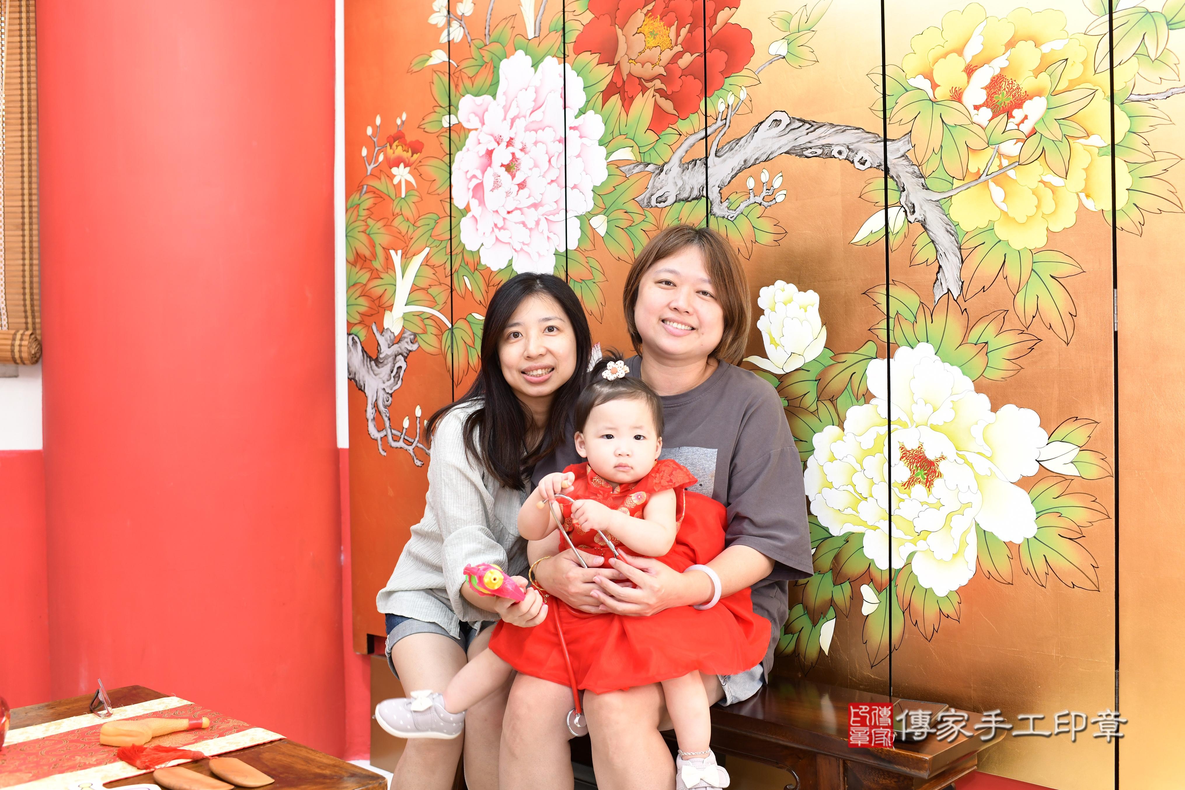 傳家手工印章高雄店、抓周、度脺、美式風會場、傳家嬰兒古禮、吉祥話、抓周道具物品24種、拍照。抓周證書。寶寶抓周、滿周歲、生日快樂、祝福 傳家手工印章高雄店、抓周、度脺、美式風會場、傳家嬰兒古禮、吉祥話、抓周道具物品24種、拍照。抓周證書。寶寶抓周、滿周歲、生日快樂、祝福