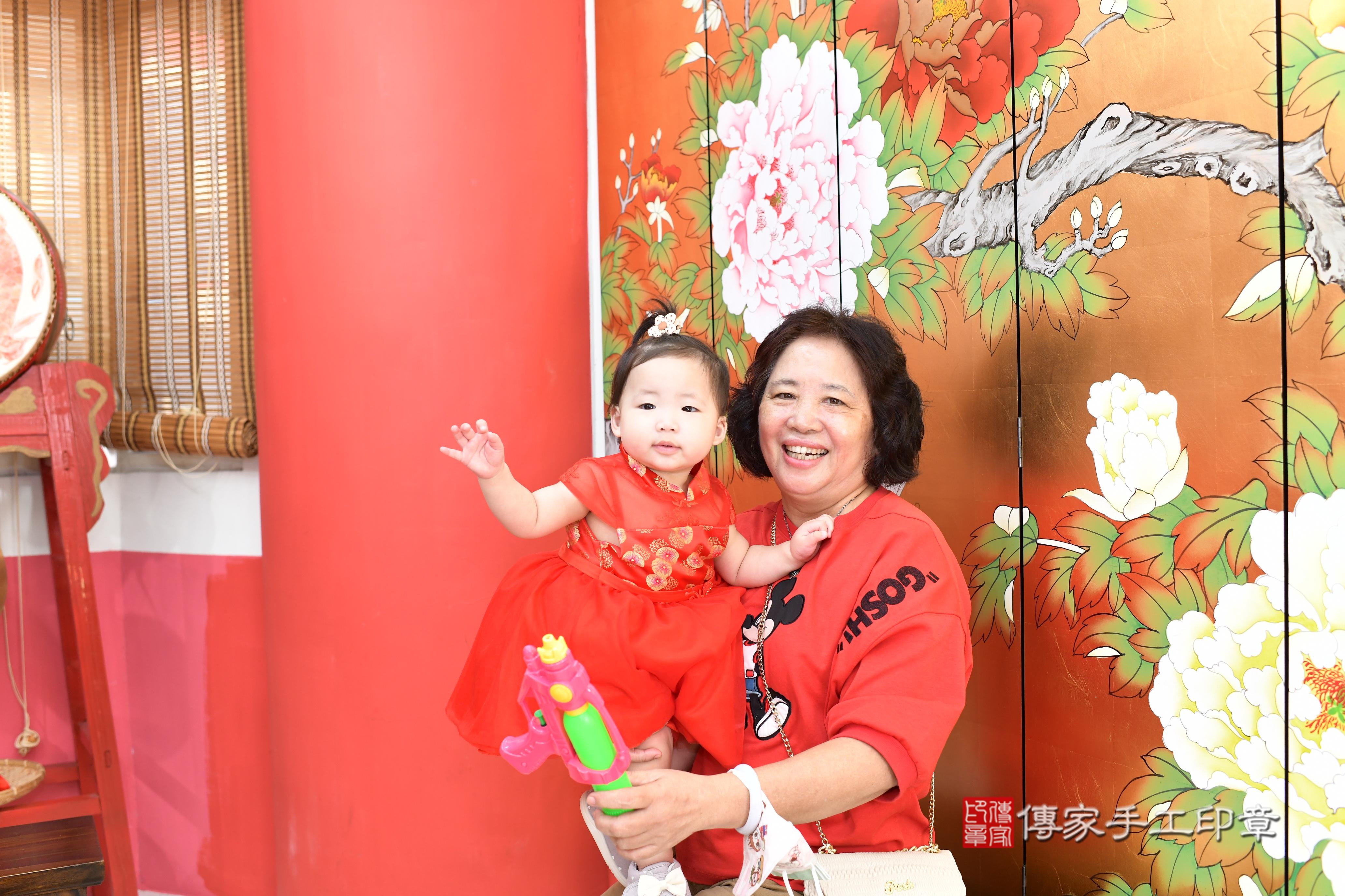 傳家手工印章高雄店、抓周、度脺、美式風會場、傳家嬰兒古禮、吉祥話、抓周道具物品24種、拍照。抓周證書。寶寶抓周、滿周歲、生日快樂、祝福 傳家手工印章高雄店、抓周、度脺、美式風會場、傳家嬰兒古禮、吉祥話、抓周道具物品24種、拍照。抓周證書。寶寶抓周、滿周歲、生日快樂、祝福