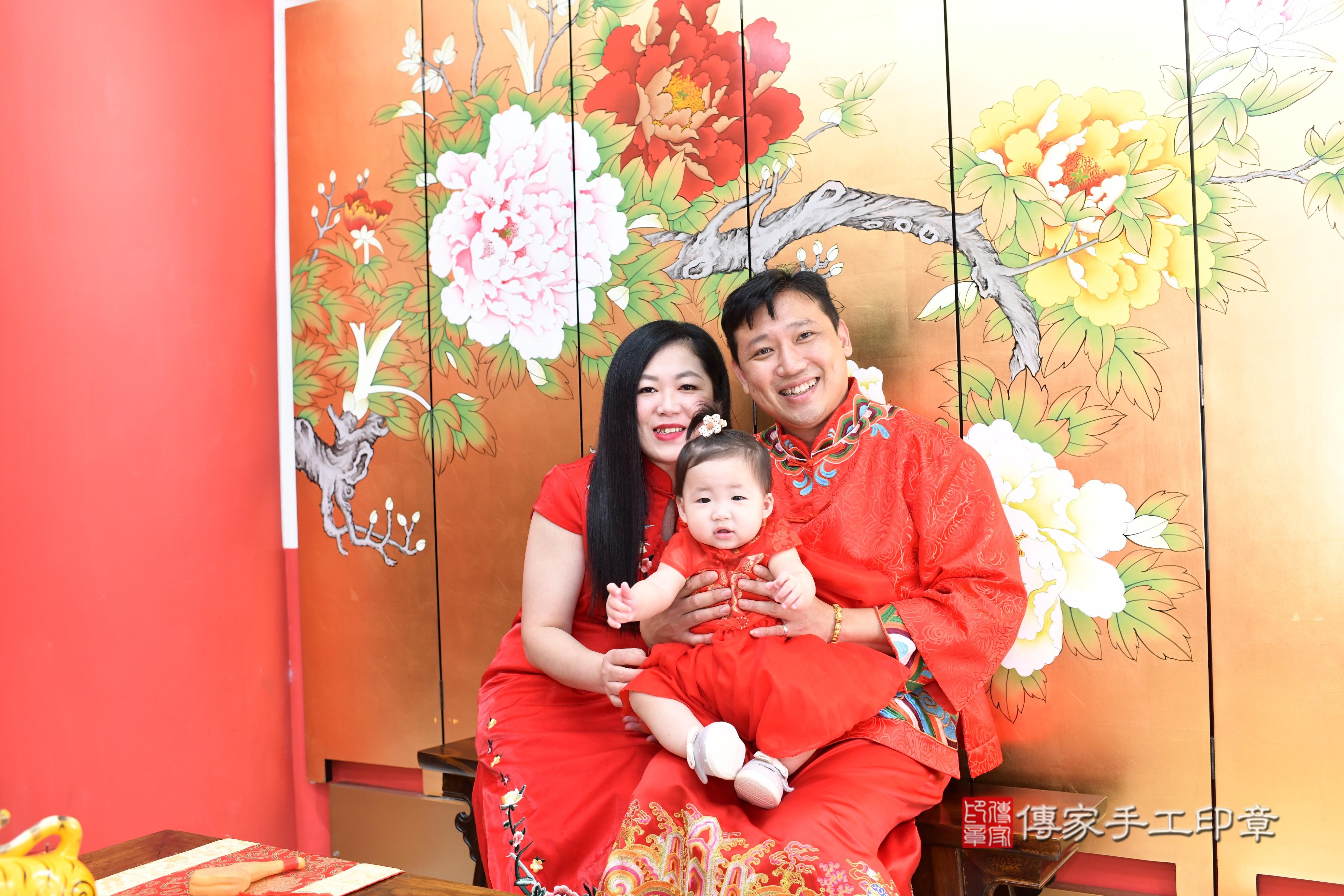 傳家手工印章高雄店、抓周、度脺、美式風會場、傳家嬰兒古禮、吉祥話、抓周道具物品24種、拍照。抓周證書。寶寶抓周、滿周歲、生日快樂、祝福 傳家手工印章高雄店、抓周、度脺、美式風會場、傳家嬰兒古禮、吉祥話、抓周道具物品24種、拍照。抓周證書。寶寶抓周、滿周歲、生日快樂、祝福