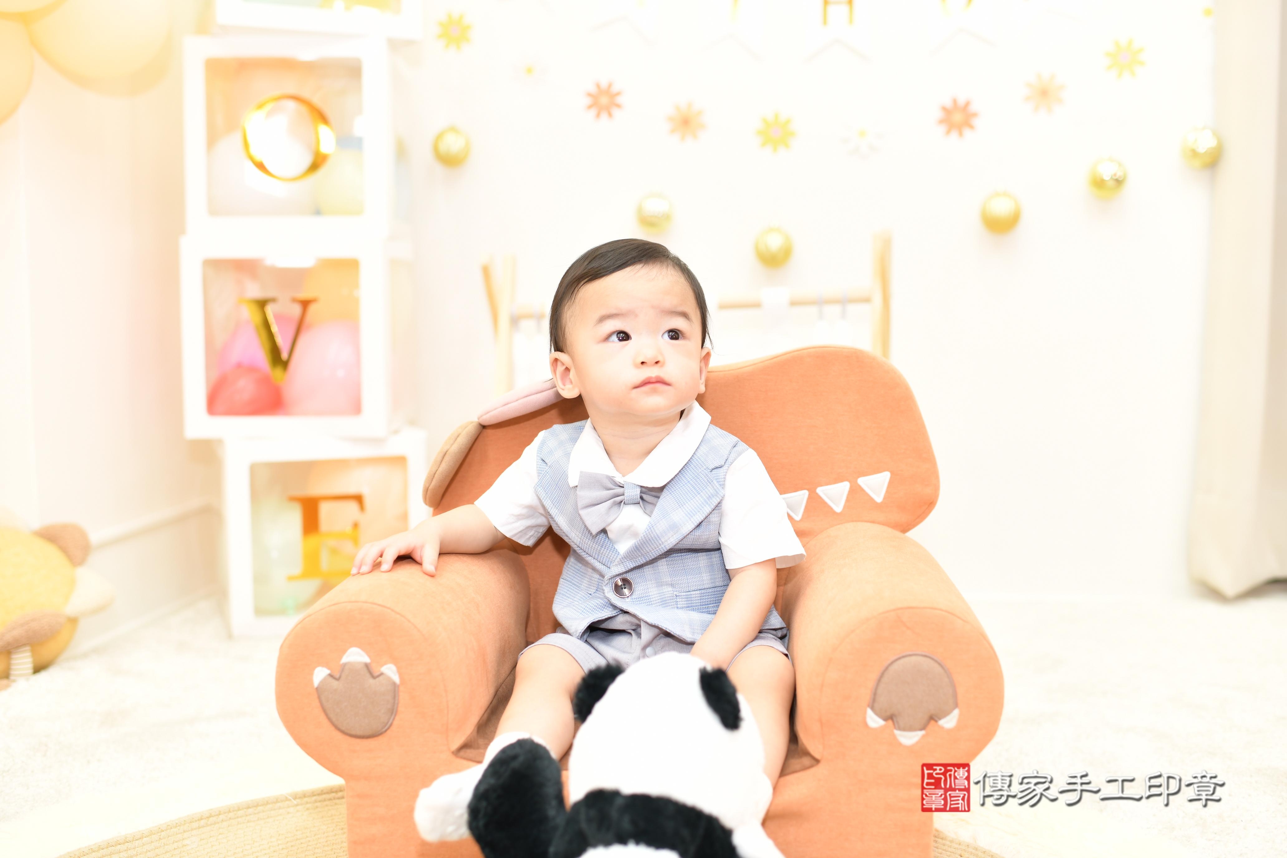 寶寶抓週：首次選擇的人生啟航時刻！高雄市鳳山區熏熏寶貝抓周推 .....，案例照