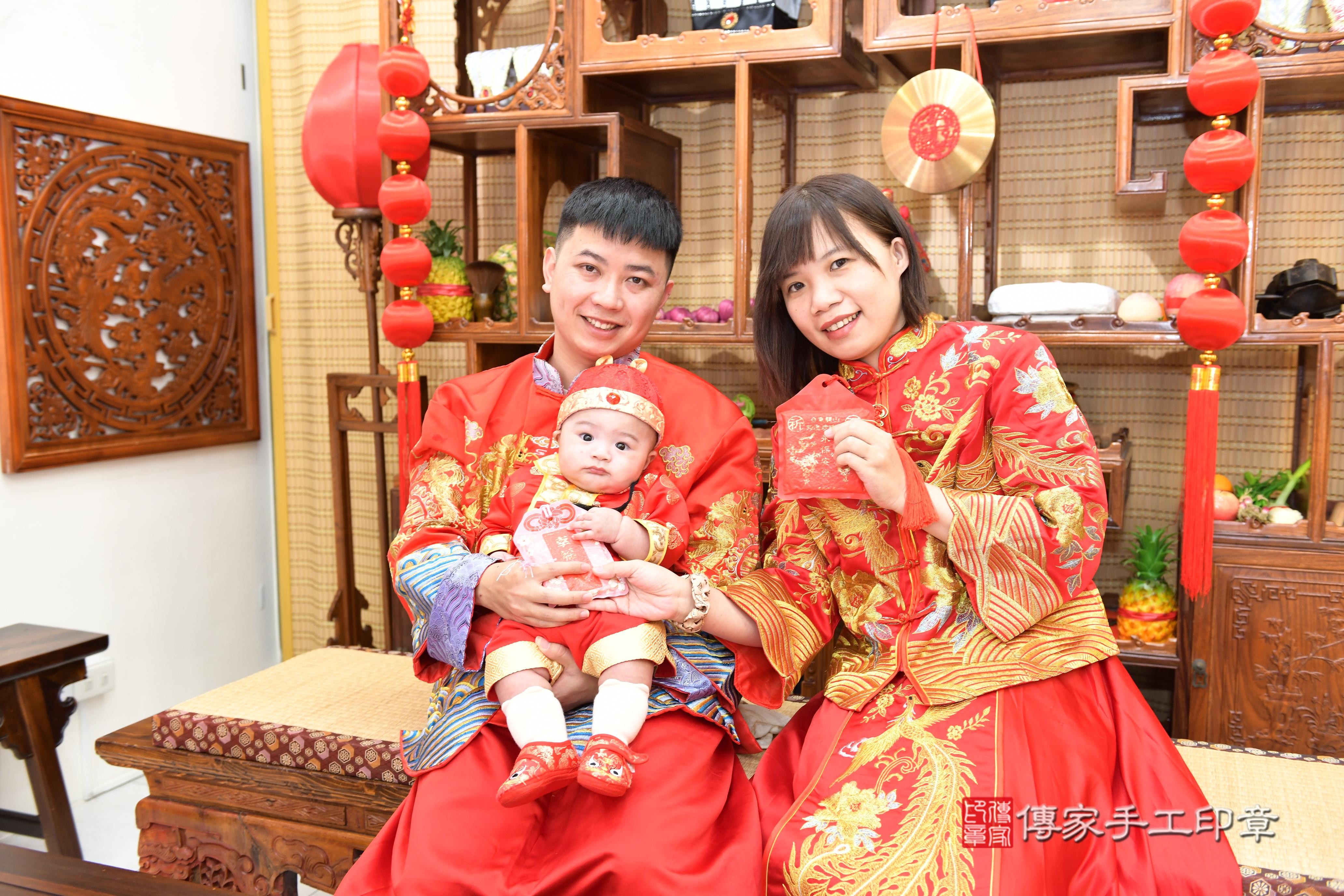 傳家手工印章台南店、抓周、度脺、中國風會場、傳家嬰兒古禮、吉祥話、抓周道具物品24種、拍照。抓周證書。寶寶抓周、滿周歲、生日快樂、祝福 傳家手工印章台南店、抓周、度脺、中國風會場、傳家嬰兒古禮、吉祥話、抓周道具物品24種、拍照。抓周證書。寶寶抓周、滿周歲、生日快樂、祝福