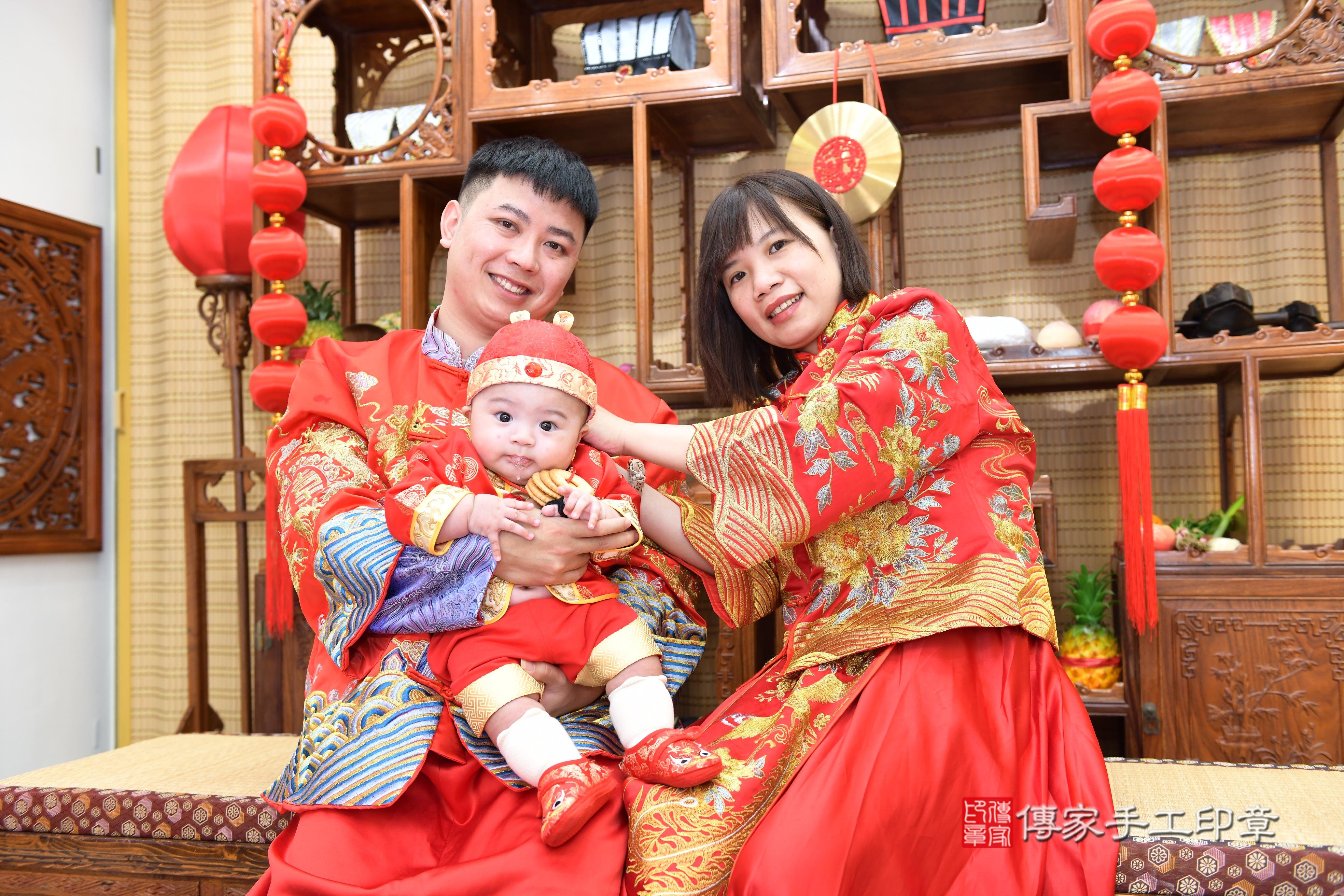 傳家手工印章台南店、抓周、度脺、中國風會場、傳家嬰兒古禮、吉祥話、抓周道具物品24種、拍照。抓周證書。寶寶抓周、滿周歲、生日快樂、祝福 傳家手工印章台南店、抓周、度脺、中國風會場、傳家嬰兒古禮、吉祥話、抓周道具物品24種、拍照。抓周證書。寶寶抓周、滿周歲、生日快樂、祝福