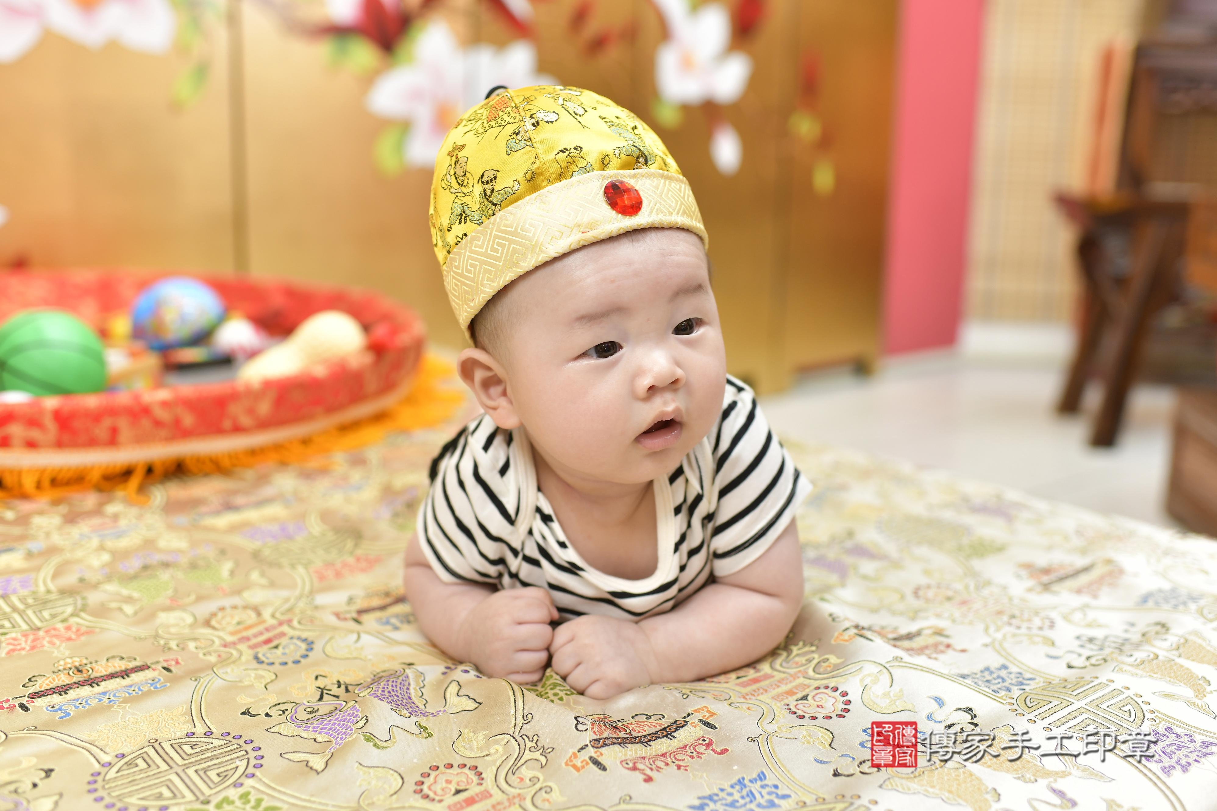 傳家手工印章新竹店、抓周、度脺、中國風會場、傳家嬰兒古禮、吉祥話、抓周道具物品24種、拍照。抓周證書。寶寶抓周、滿周歲、生日快樂、祝福 傳家手工印章新竹店、抓周、度脺、中國風會場、傳家嬰兒古禮、吉祥話、抓周道具物品24種、拍照。抓周證書。寶寶抓周、滿周歲、生日快樂、祝福