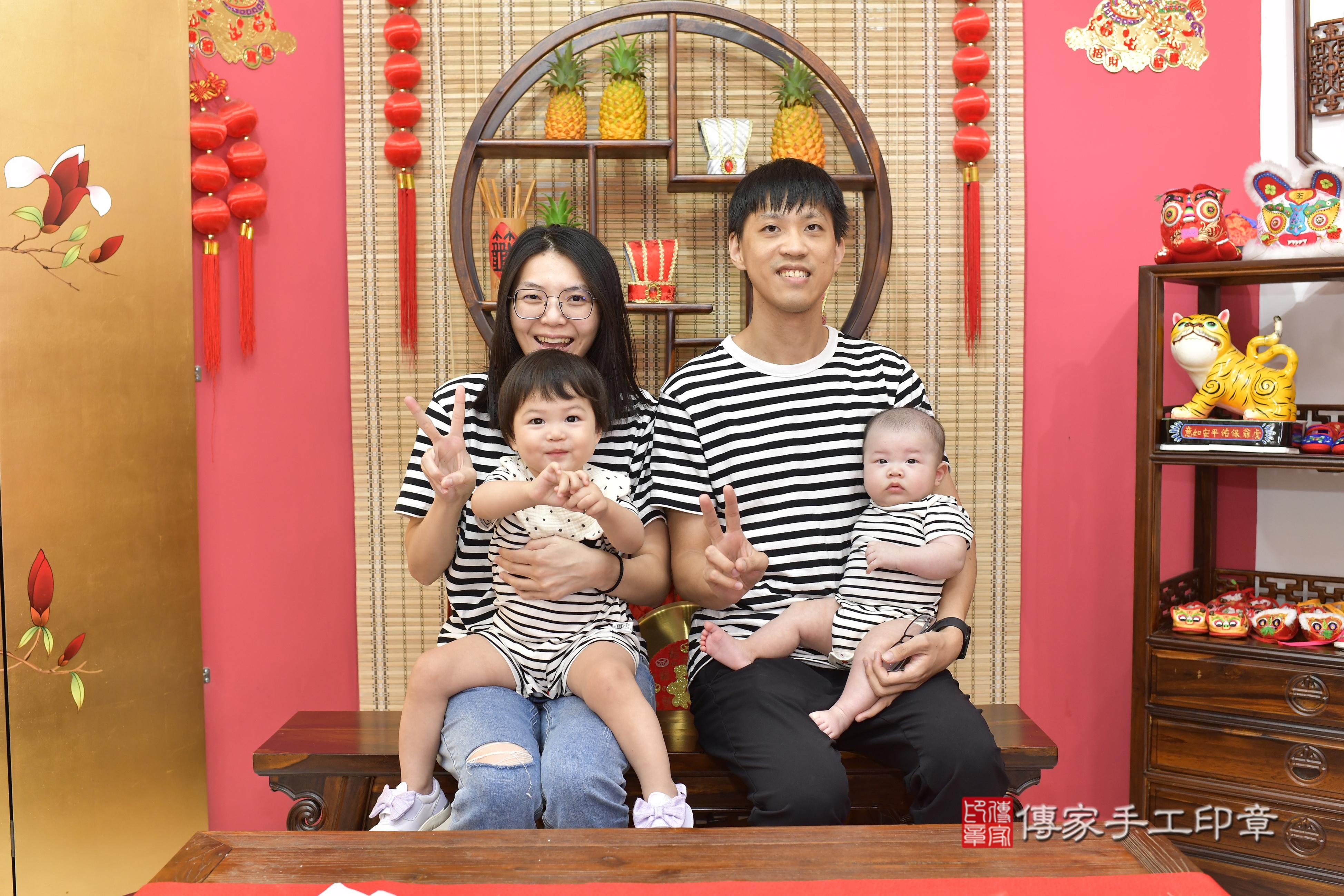 傳家手工印章新竹店、抓周、度脺、中國風會場、傳家嬰兒古禮、吉祥話、抓周道具物品24種、拍照。抓周證書。寶寶抓周、滿周歲、生日快樂、祝福 傳家手工印章新竹店、抓周、度脺、中國風會場、傳家嬰兒古禮、吉祥話、抓周道具物品24種、拍照。抓周證書。寶寶抓周、滿周歲、生日快樂、祝福