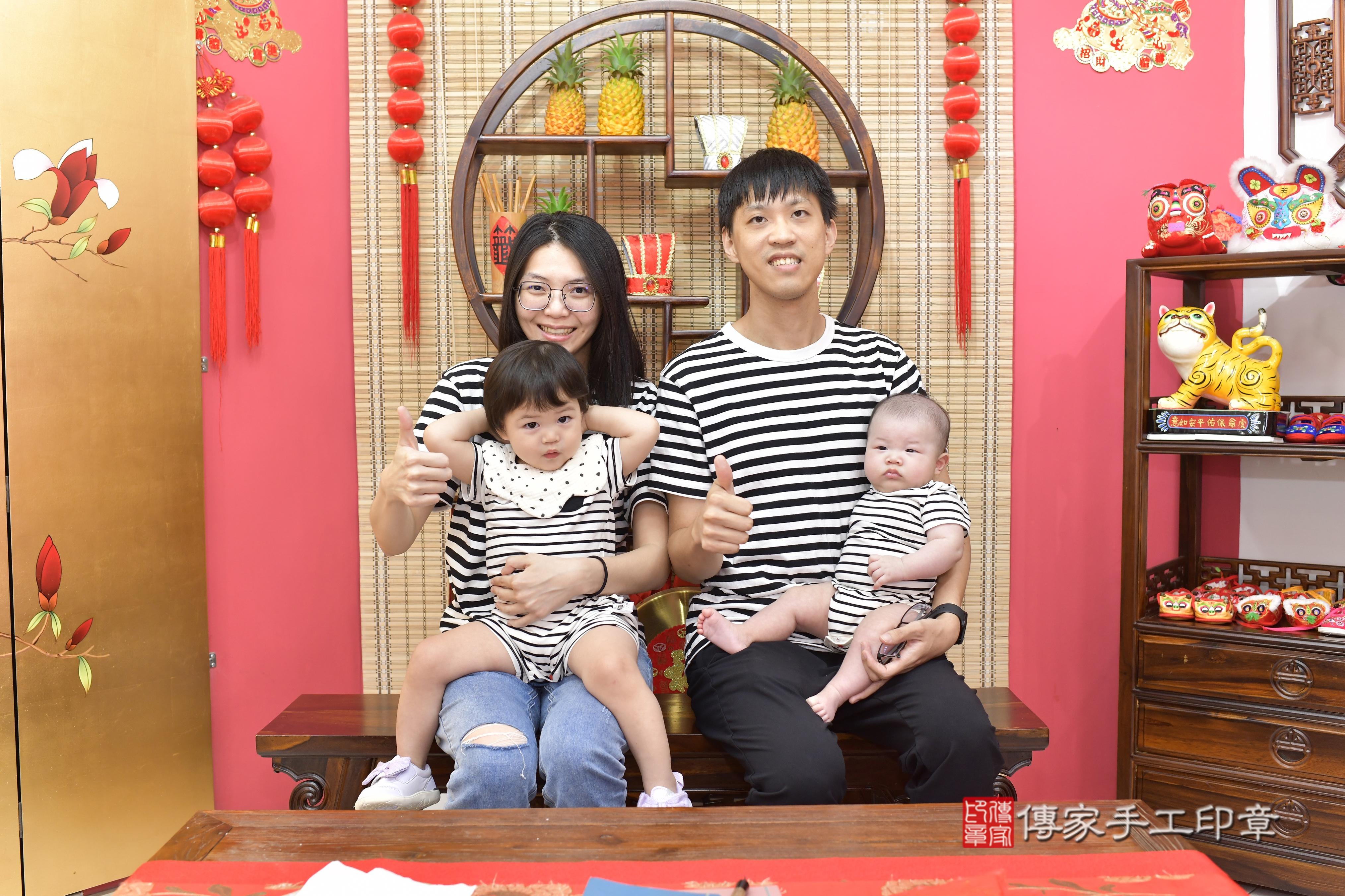 傳家手工印章新竹店、抓周、度脺、中國風會場、傳家嬰兒古禮、吉祥話、抓周道具物品24種、拍照。抓周證書。寶寶抓周、滿周歲、生日快樂、祝福 傳家手工印章新竹店、抓周、度脺、中國風會場、傳家嬰兒古禮、吉祥話、抓周道具物品24種、拍照。抓周證書。寶寶抓周、滿周歲、生日快樂、祝福