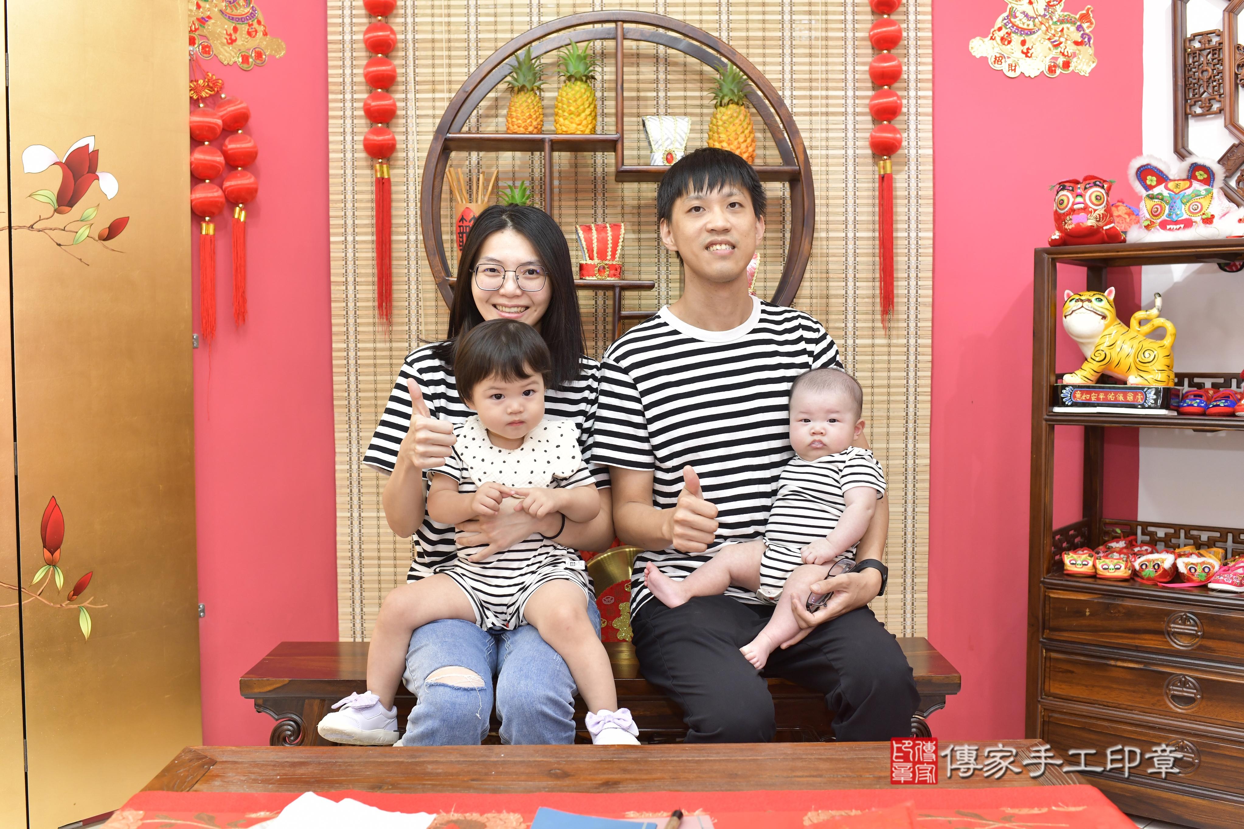 傳家手工印章新竹店、抓周、度脺、中國風會場、傳家嬰兒古禮、吉祥話、抓周道具物品24種、拍照。抓周證書。寶寶抓周、滿周歲、生日快樂、祝福 傳家手工印章新竹店、抓周、度脺、中國風會場、傳家嬰兒古禮、吉祥話、抓周道具物品24種、拍照。抓周證書。寶寶抓周、滿周歲、生日快樂、祝福