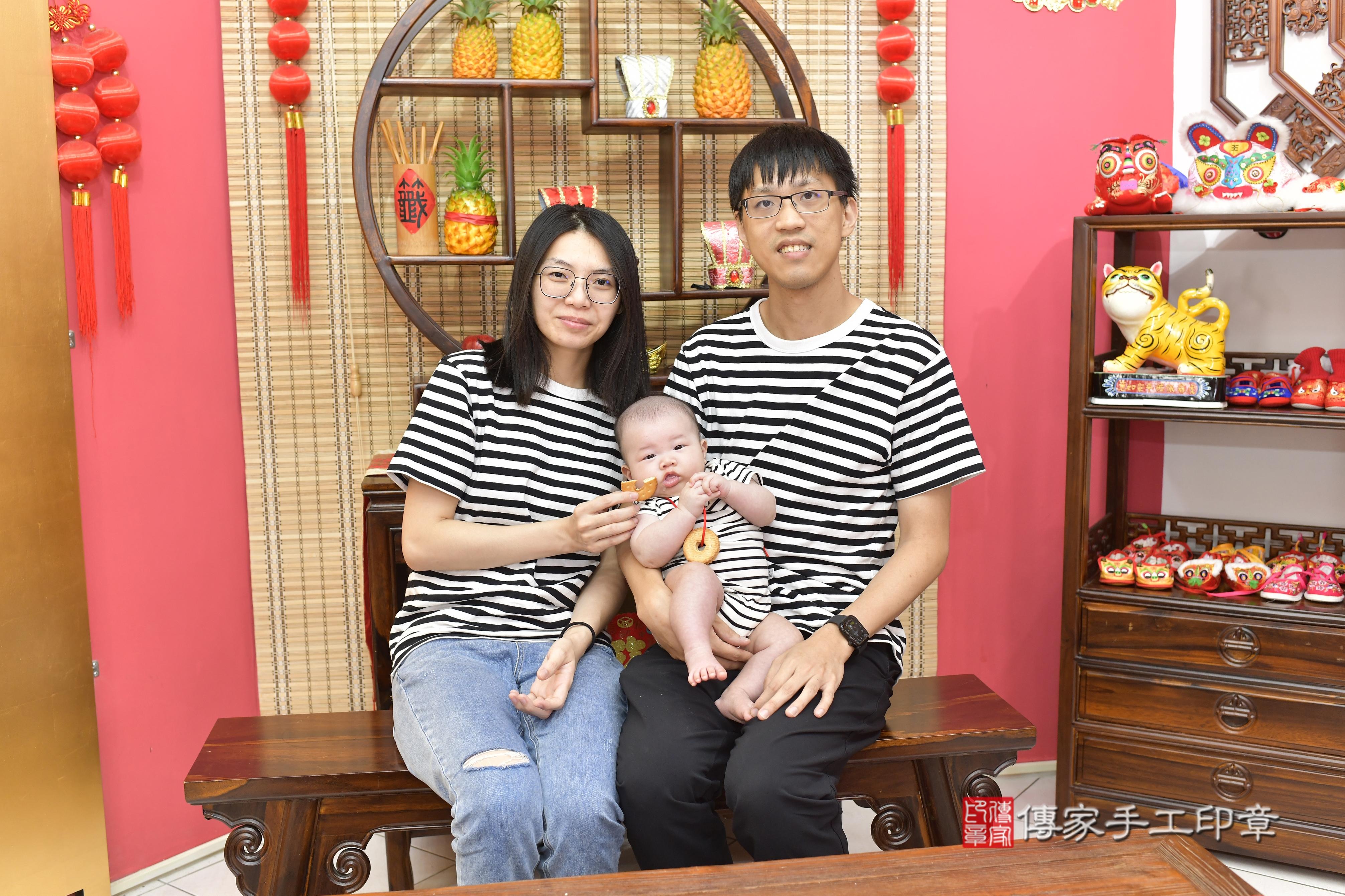 傳家手工印章新竹店、抓周、度脺、中國風會場、傳家嬰兒古禮、吉祥話、抓周道具物品24種、拍照。抓周證書。寶寶抓周、滿周歲、生日快樂、祝福 傳家手工印章新竹店、抓周、度脺、中國風會場、傳家嬰兒古禮、吉祥話、抓周道具物品24種、拍照。抓周證書。寶寶抓周、滿周歲、生日快樂、祝福