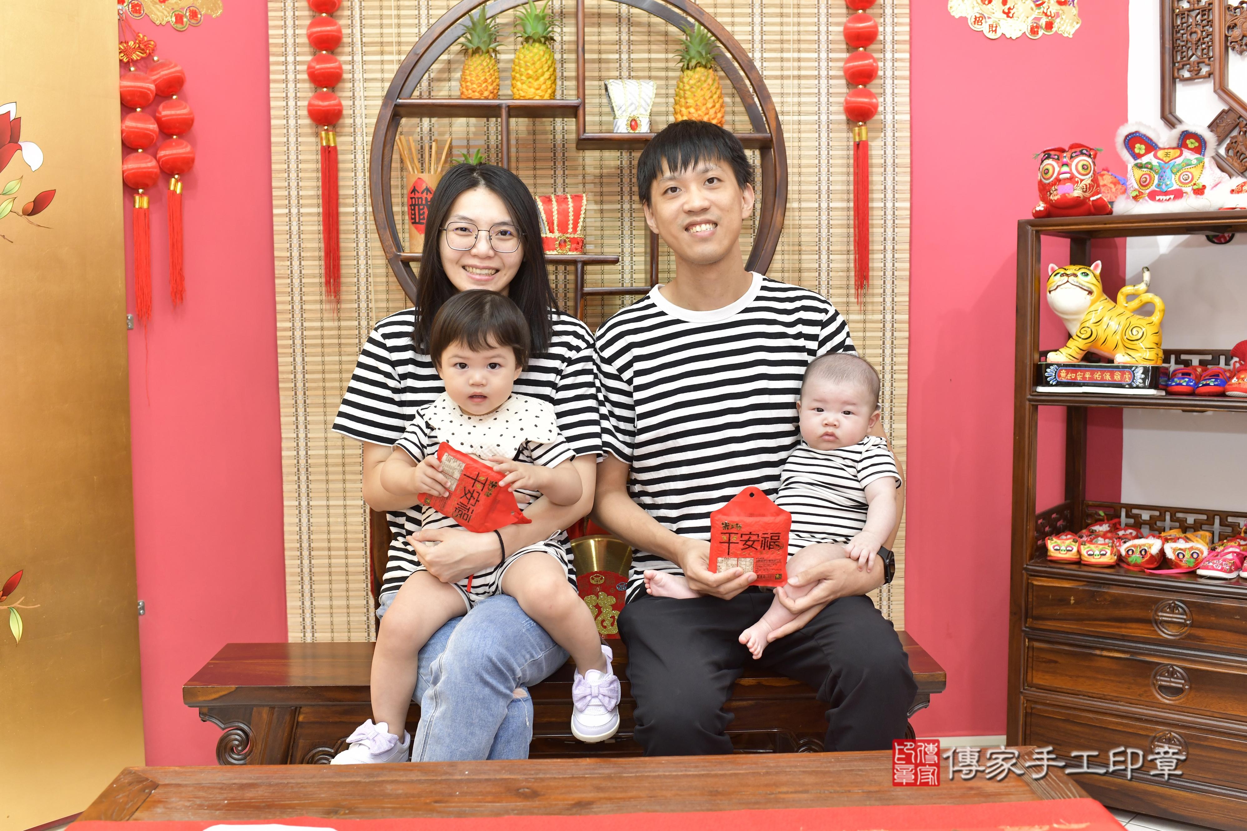 傳家手工印章新竹店、抓周、度脺、中國風會場、傳家嬰兒古禮、吉祥話、抓周道具物品24種、拍照。抓周證書。寶寶抓周、滿周歲、生日快樂、祝福 傳家手工印章新竹店、抓周、度脺、中國風會場、傳家嬰兒古禮、吉祥話、抓周道具物品24種、拍照。抓周證書。寶寶抓周、滿周歲、生日快樂、祝福